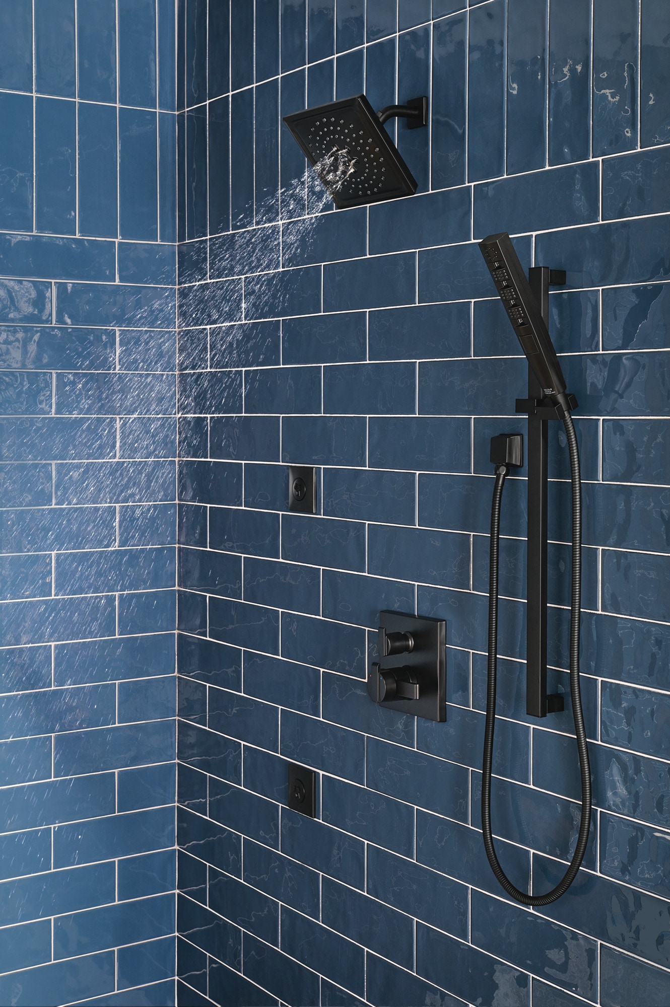 Delta T27967-BL Bath-Shower-Facc - View #10