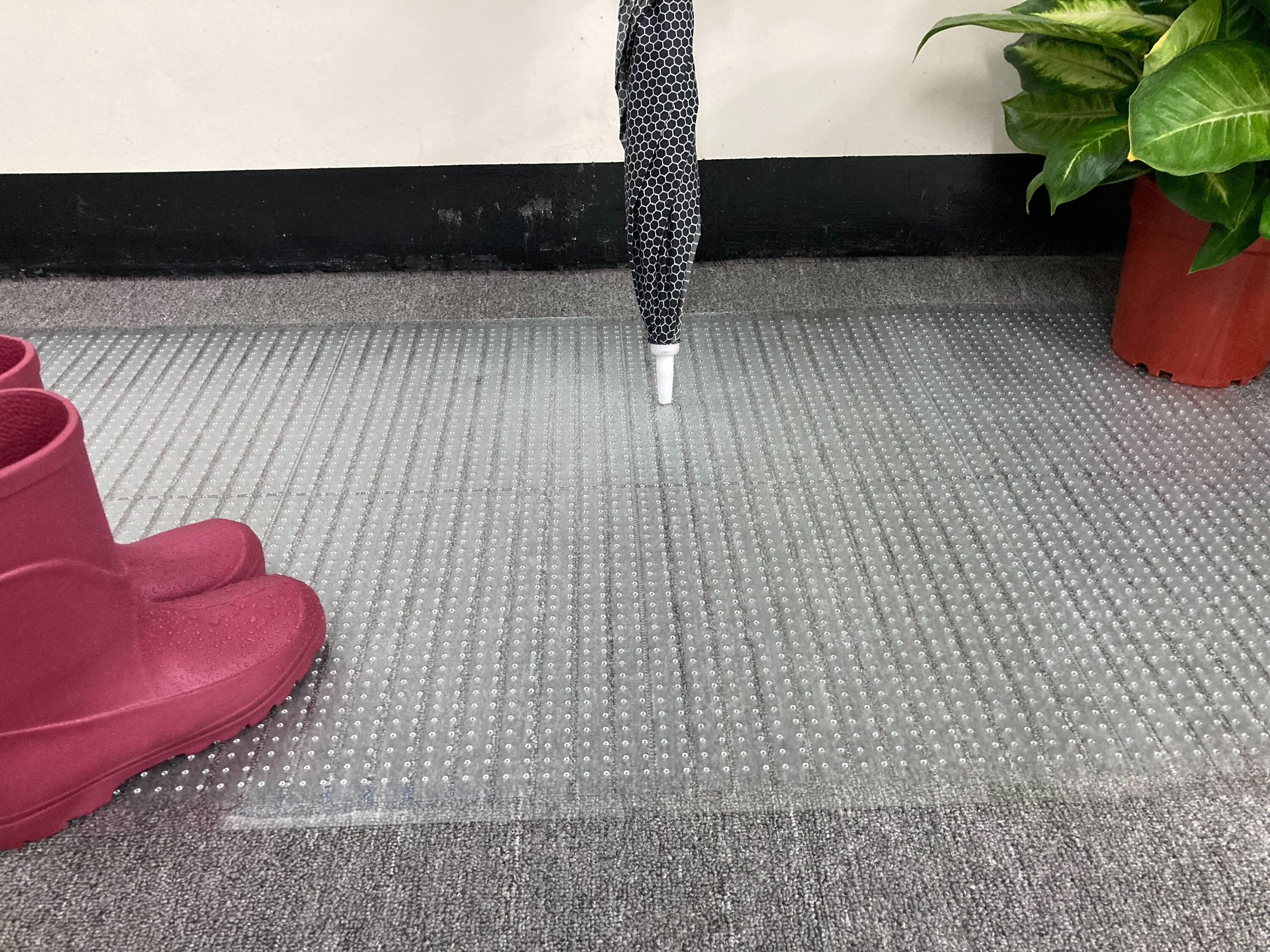 Deep Pile Carpet Floor Runner: Clear | Resilia Brands 27in x 25ft