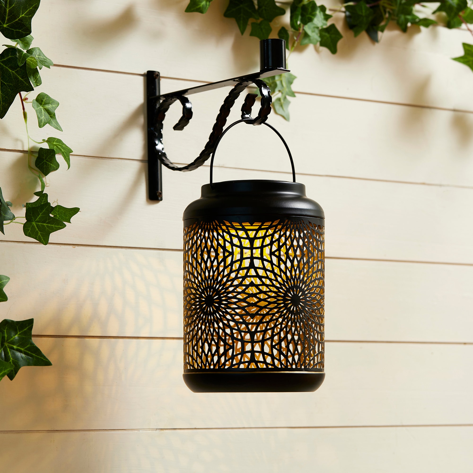 Glitzhome 6-in x 8.75-in Black Metal Solar Outdoor Decorative Lantern in  the Outdoor Decorative Lanterns department at