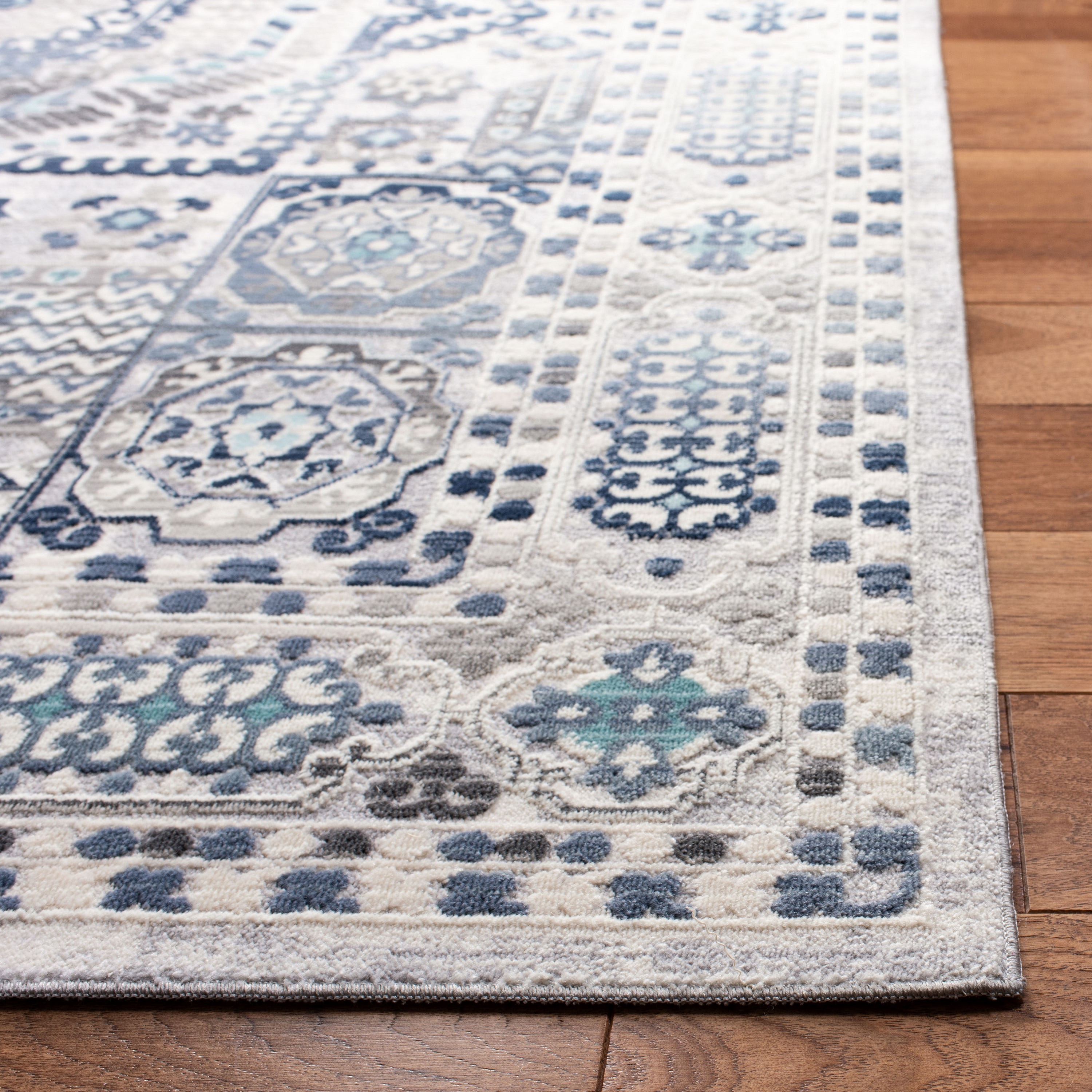 Elegant Gray and Cream Floral 4' x 6' Synthetic Wool Area Rug