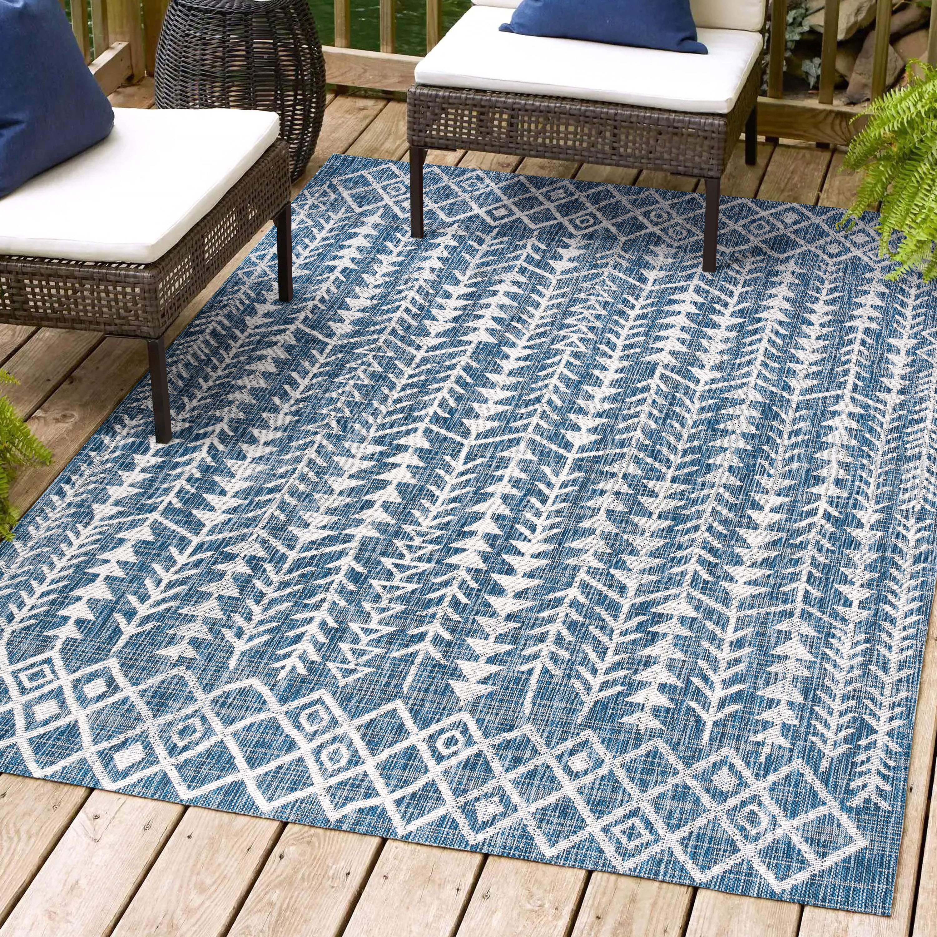 Bohemian Blue/Ivory Geometric Synthetic Easy-Care Area Rug 3x5