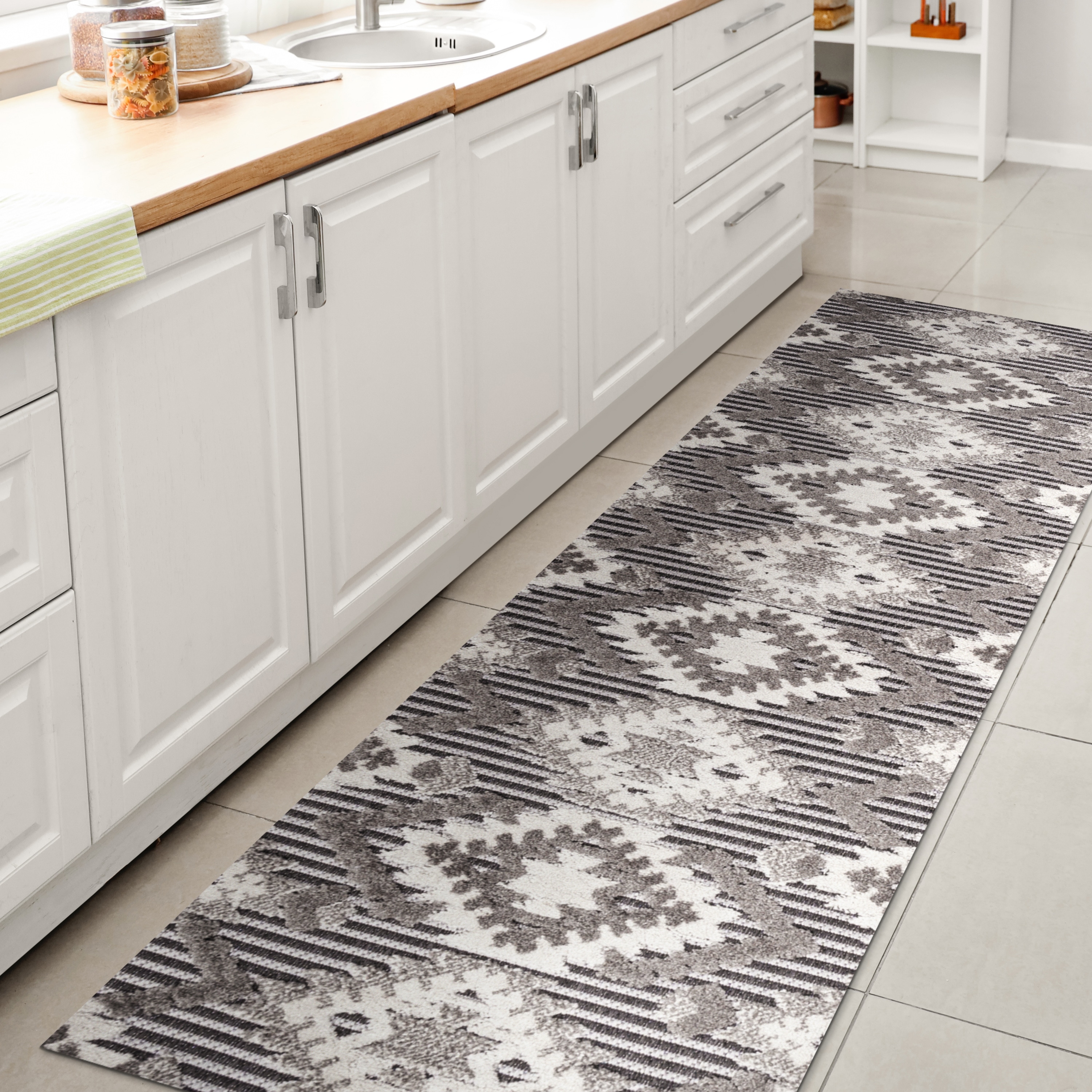 JONATHAN  Y SBH107B-210 South Beach Sumak High-Low Neutral Diamond Kilim 2 x 10 (ft) Loomed Polypropylene Gray/White/Black Rectangular Indoor/Outdoor Geometric Bohemian/Eclectic Runner rug