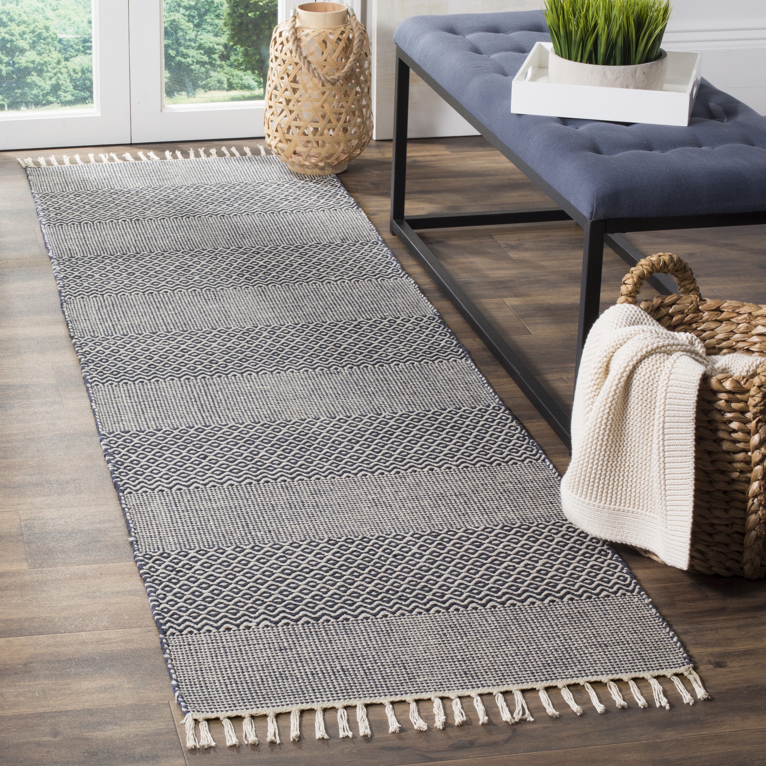 Safavieh MTK330B-212 Montauk Bicheno 2 x 12 (ft) Cotton Ivory/Navy Rectangular Indoor Stripe Coastal Runner rug