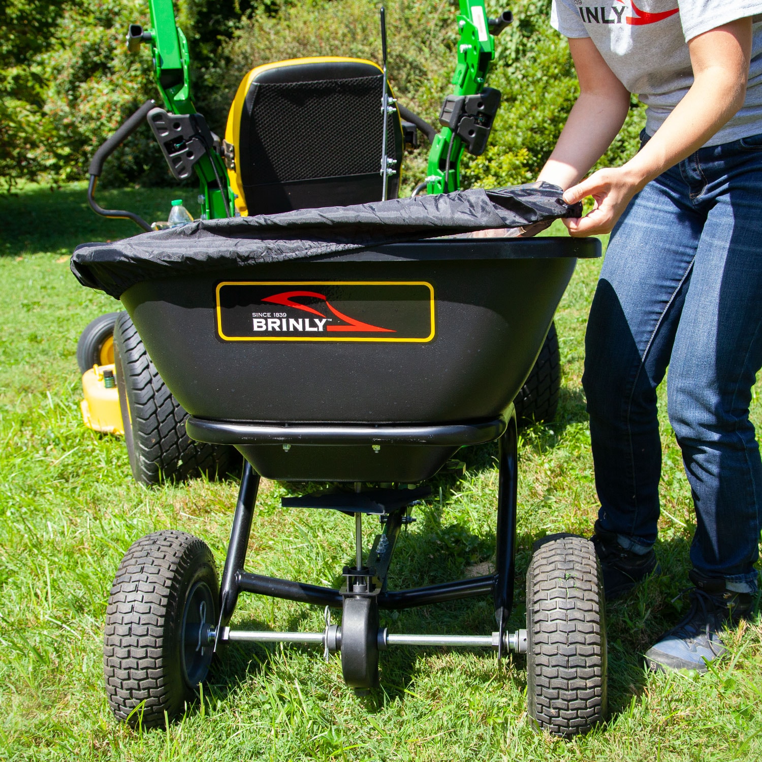 Pull behind discount mower fertilizer spreader