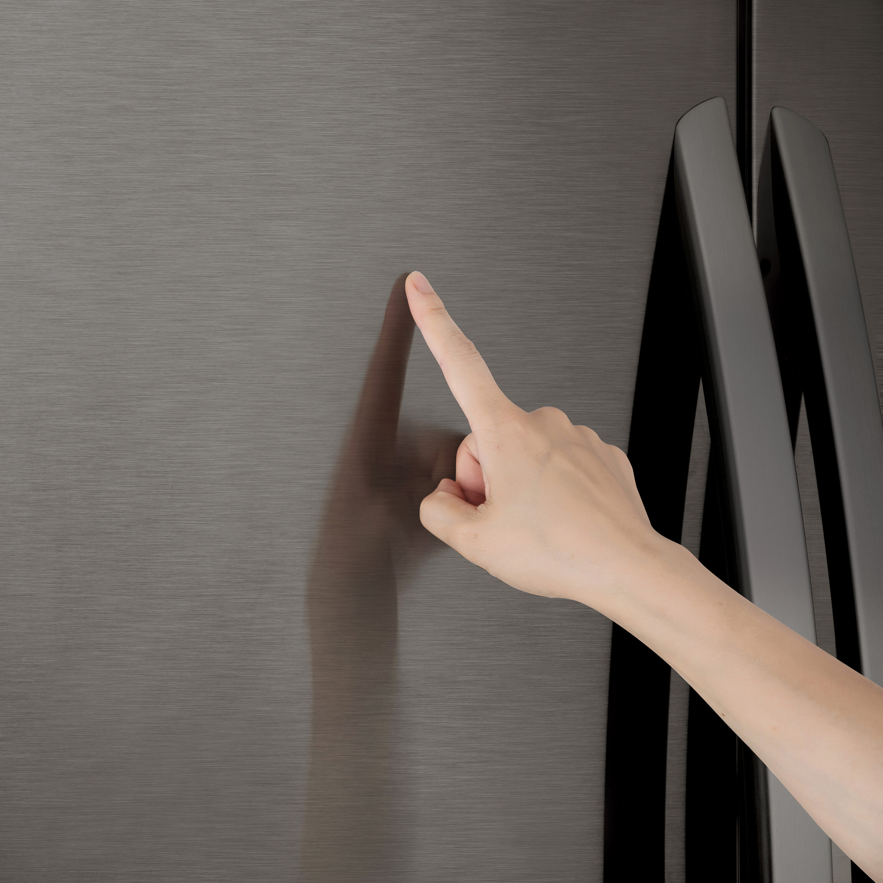 LG InstaView™ Door-in-Door Refrigerator with Craft Ice™ - Benefits of Craft  Ice™ 