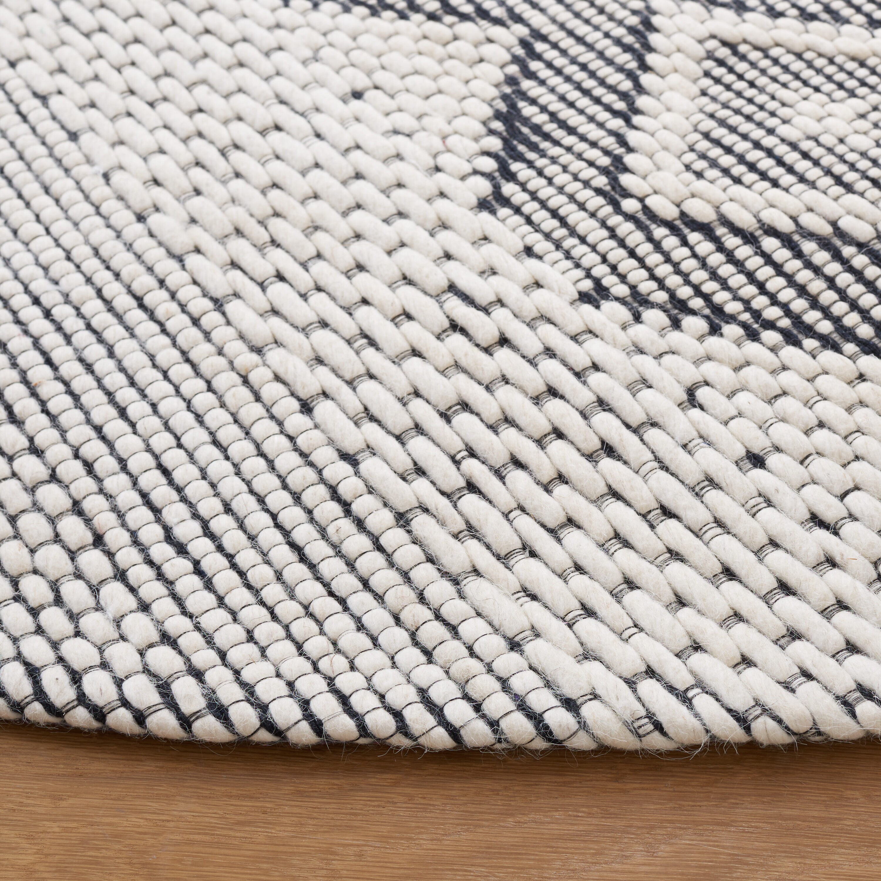 Safavieh VRM153Z-6R rugs - View #3