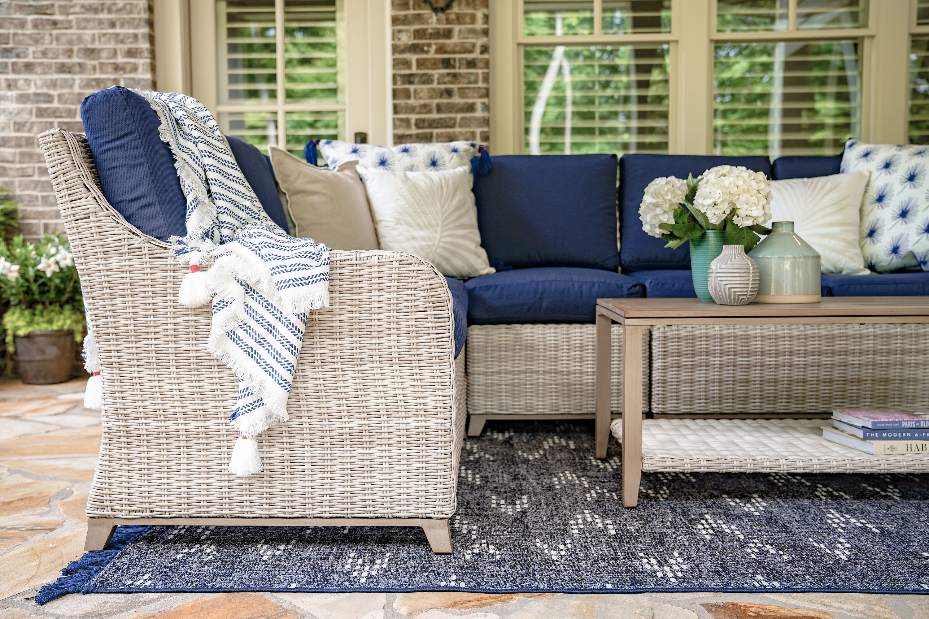 Leisure Made 483729-NVY Patio-Sofas-Daybeds - View #3