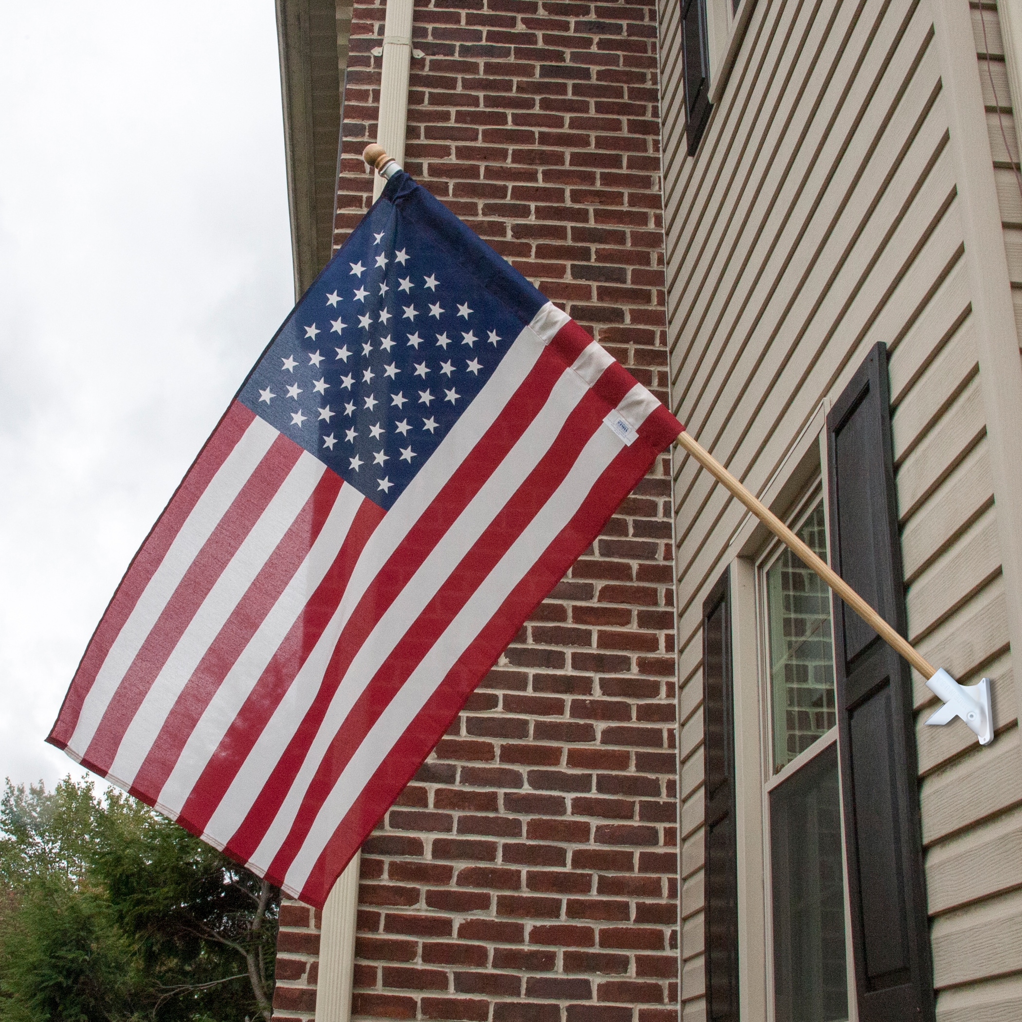 Valley Forge Flag 4.25-ft W x 5-ft H Patriotic Banner 99050-L at Lowes.com