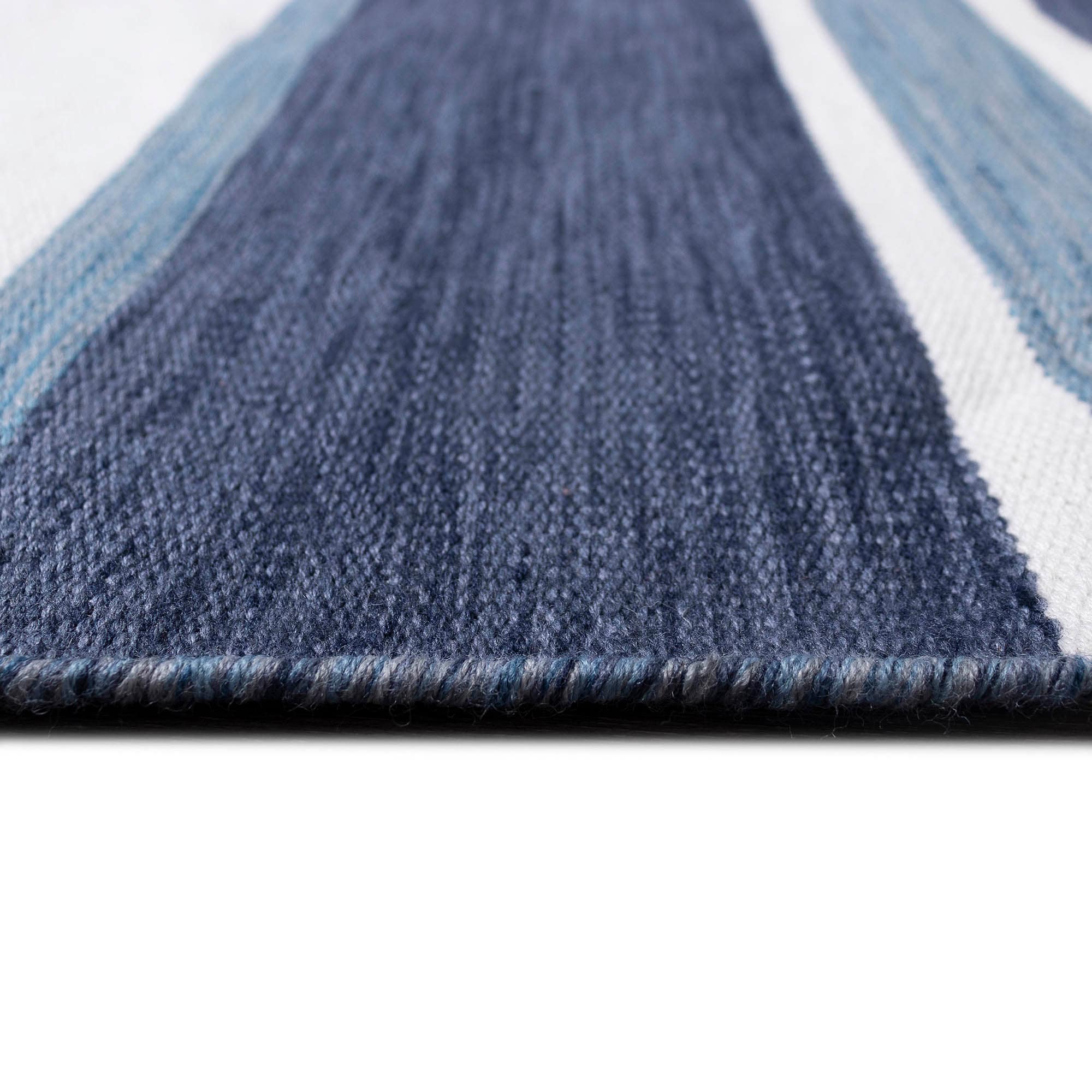 Navy and White Synthetic Flat Woven Reversible 5' x 7' Rug