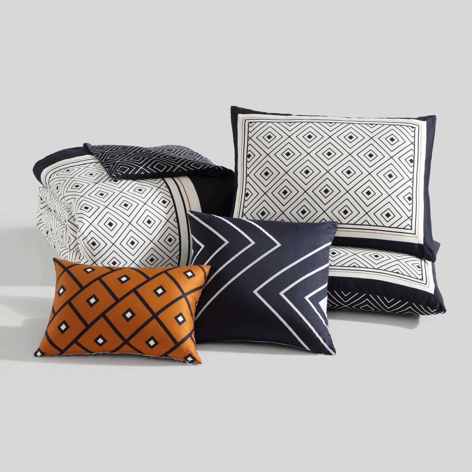 Queen White and Black Cotton Reversible Comforter Set