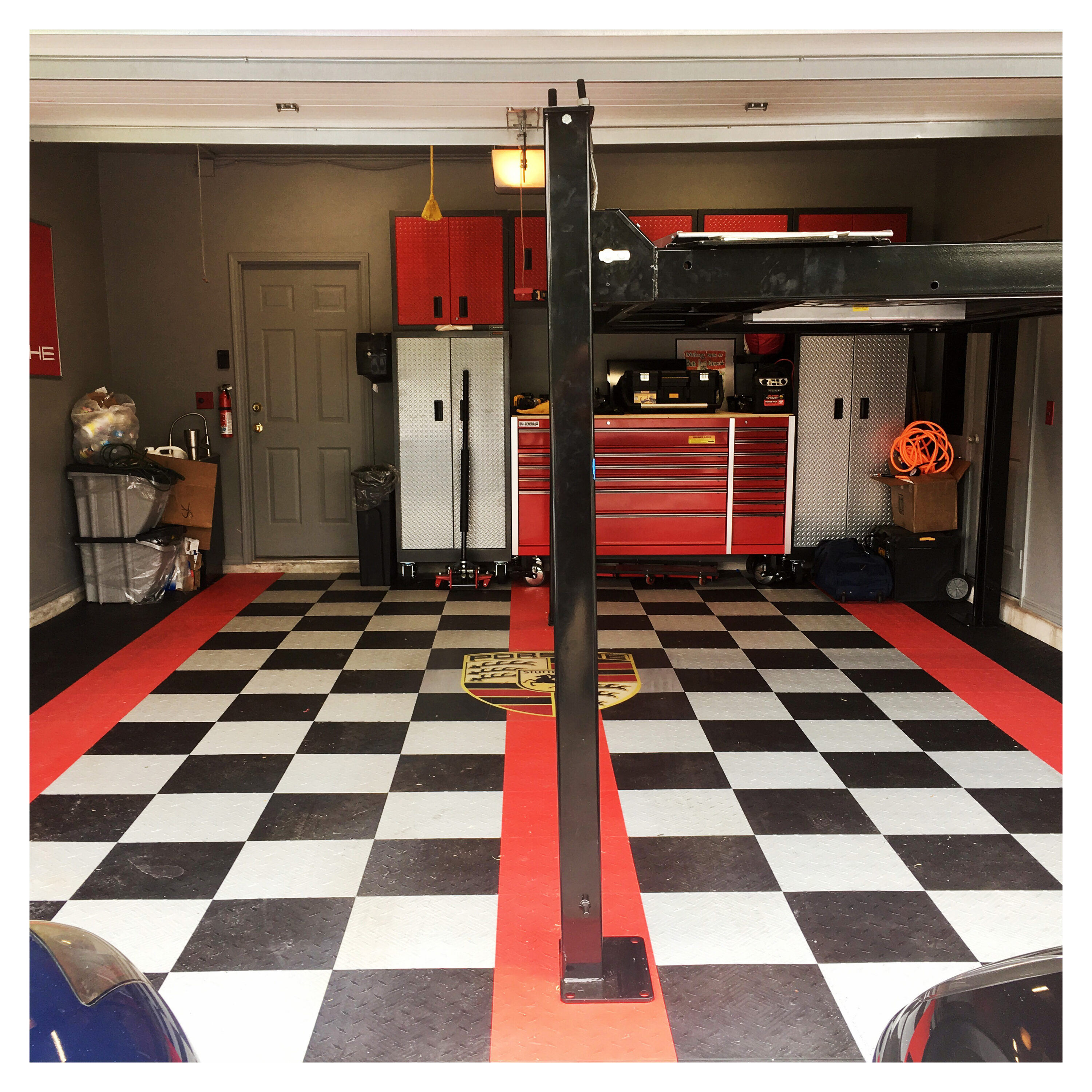 Swisstrax 12-in x 12-in Diamond Polypropylene Interlocking Garage Floor  (10-sq ft) (10-Pack) in the Garage Floor Tile department at