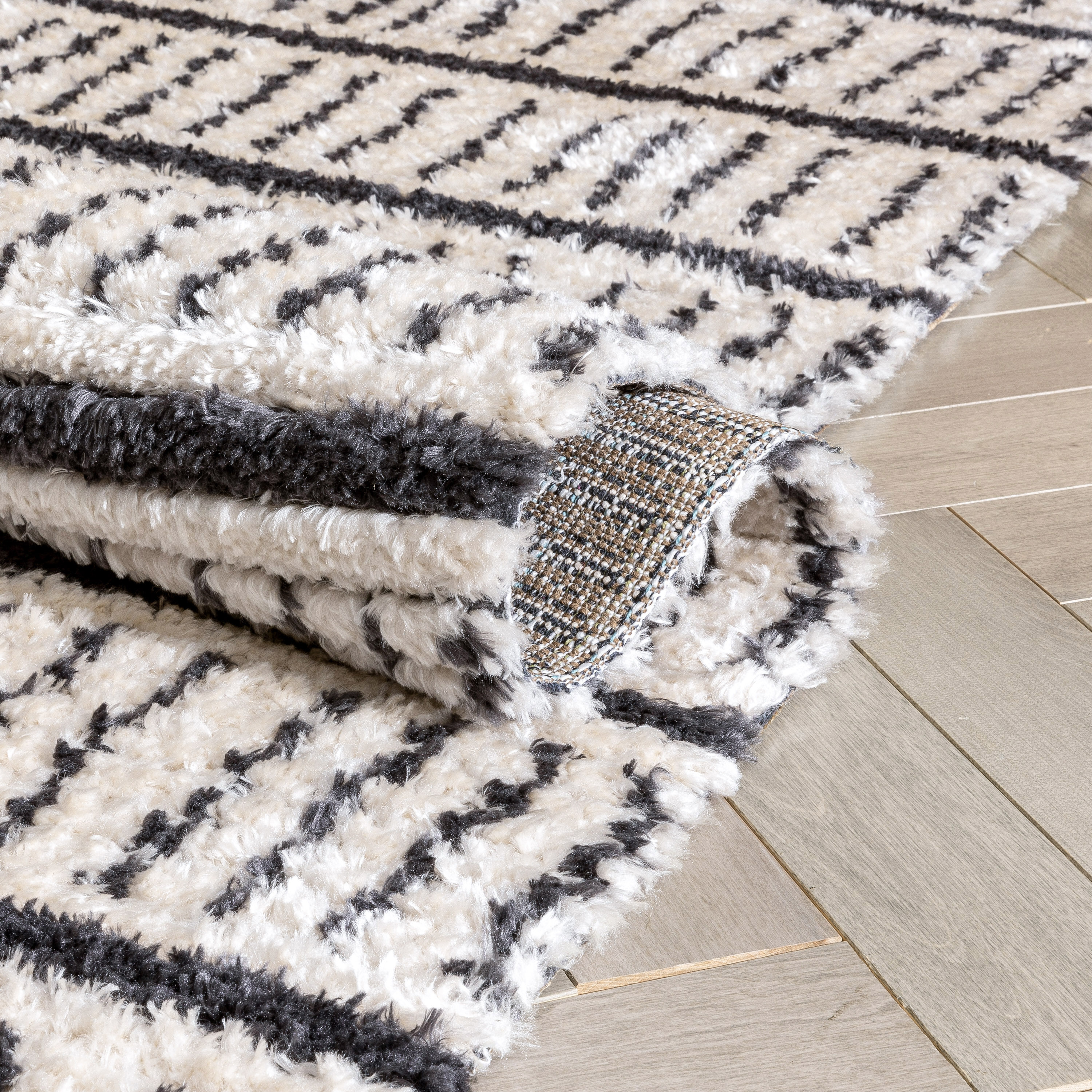 Handmade Red Geometric Synthetic 5' x 7' Area Rug