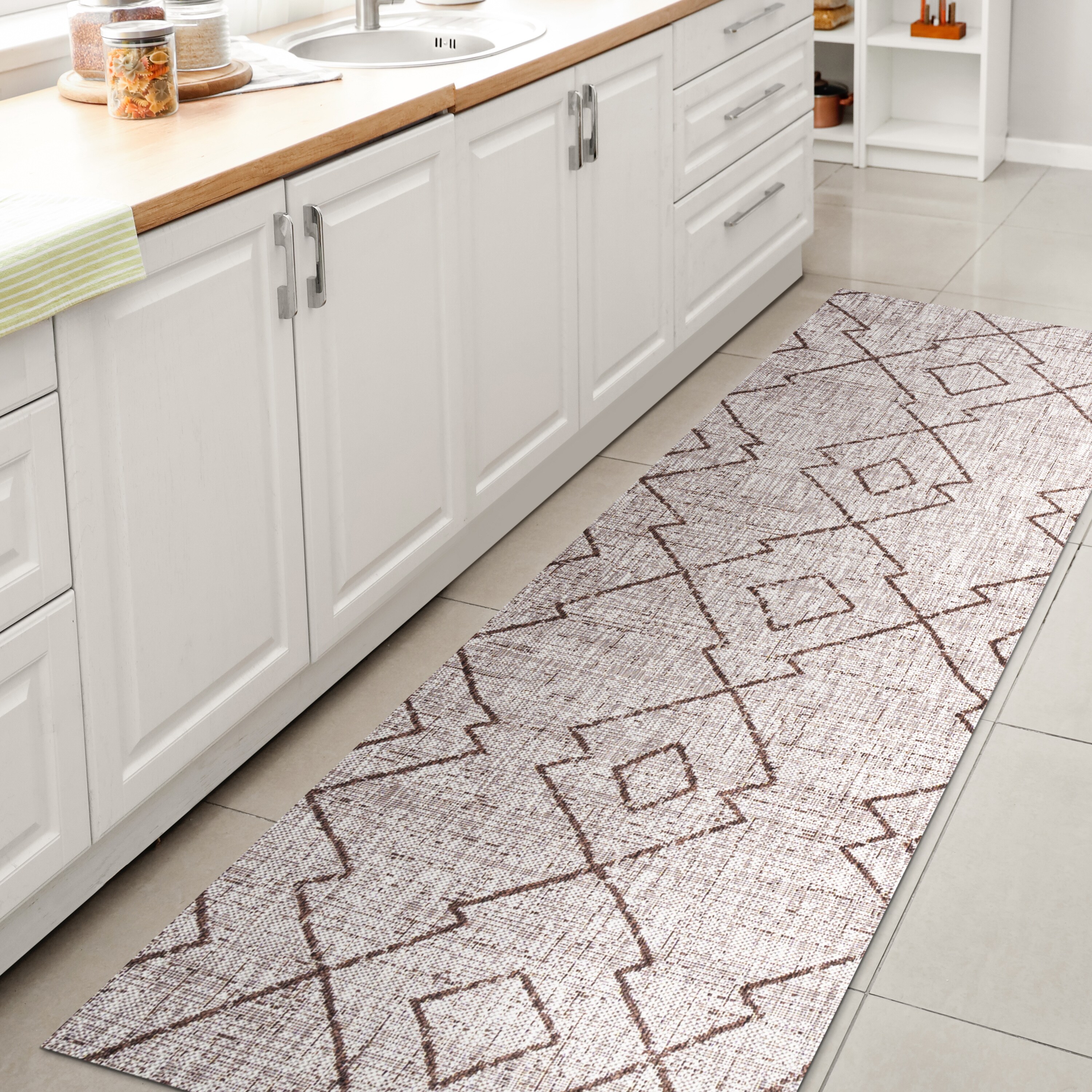 JONATHAN  Y SMB128A-28 Santa Monica Carwa Tribal Diamond 2 x 8 (ft) Loomed Polypropylene Beige/Brown Rectangular Indoor/Outdoor Trellis Bohemian/Eclectic Runner rug