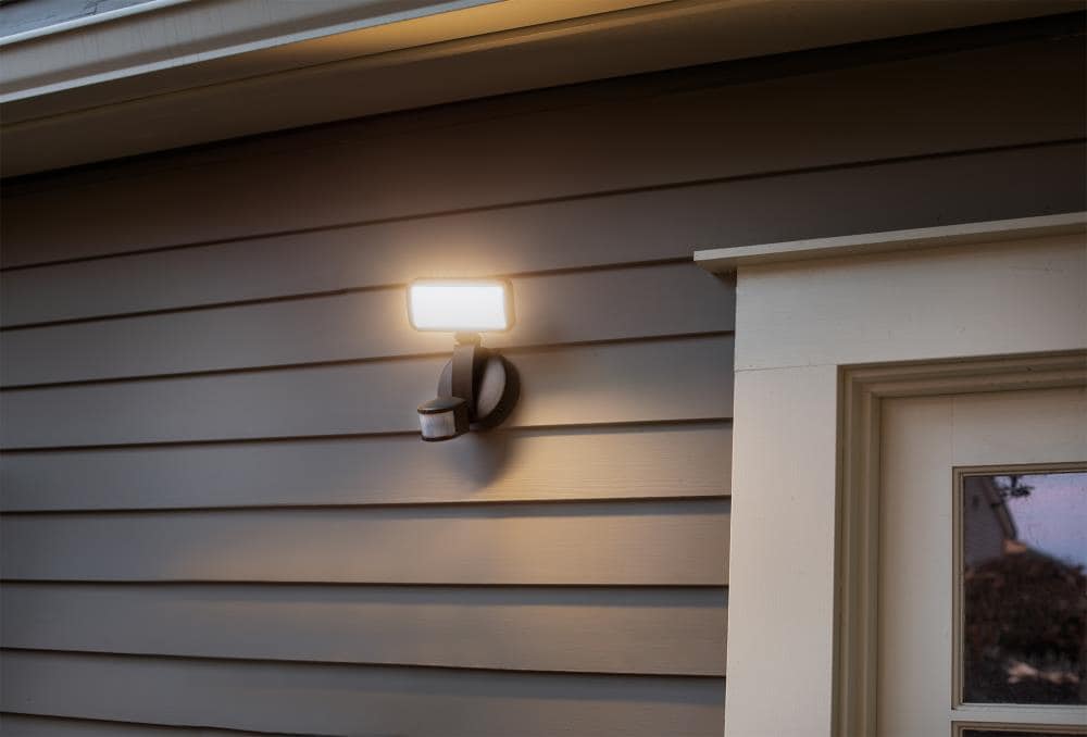 VOLT® 10W Integrated LED Flood Light with Yoke Mount (Aluminum Bronze)