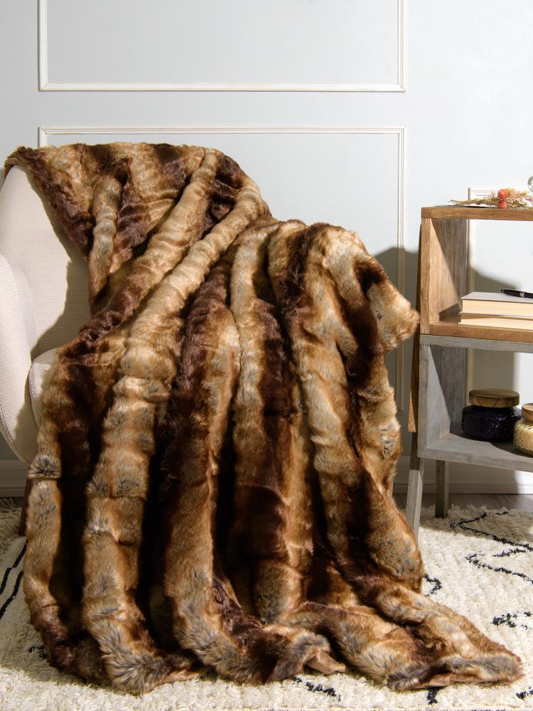 Best fur best sale throw blanket