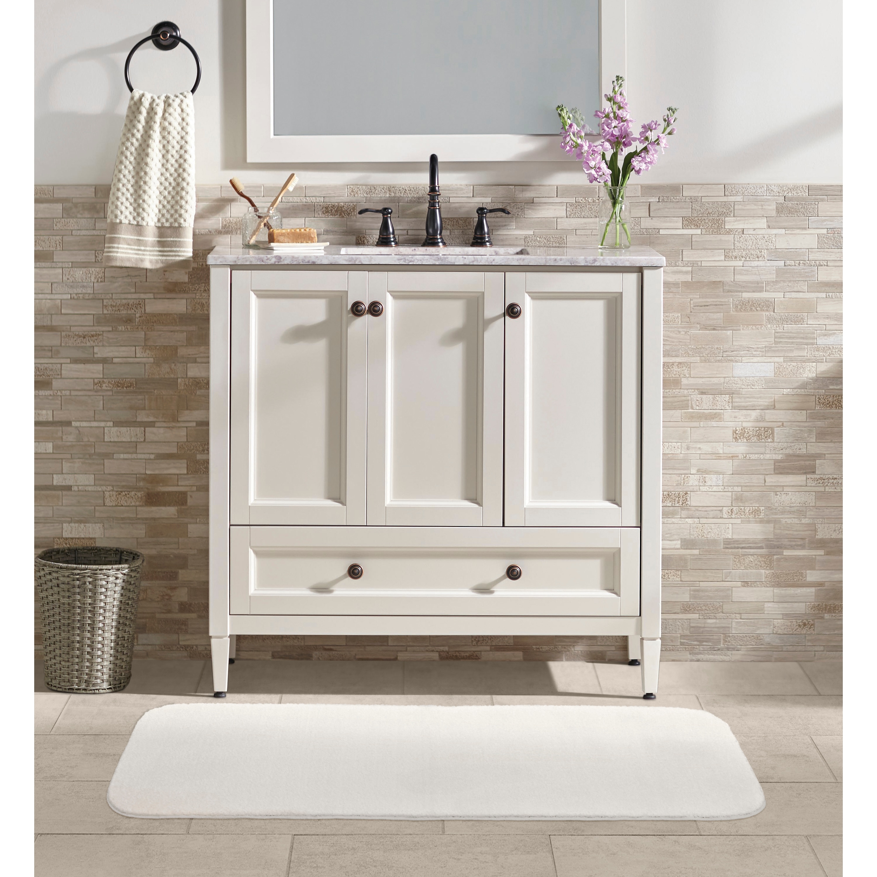 Garland Rug BA360W02206021 Gramercy 22-in x 60-in White Polypropylene Bath rug