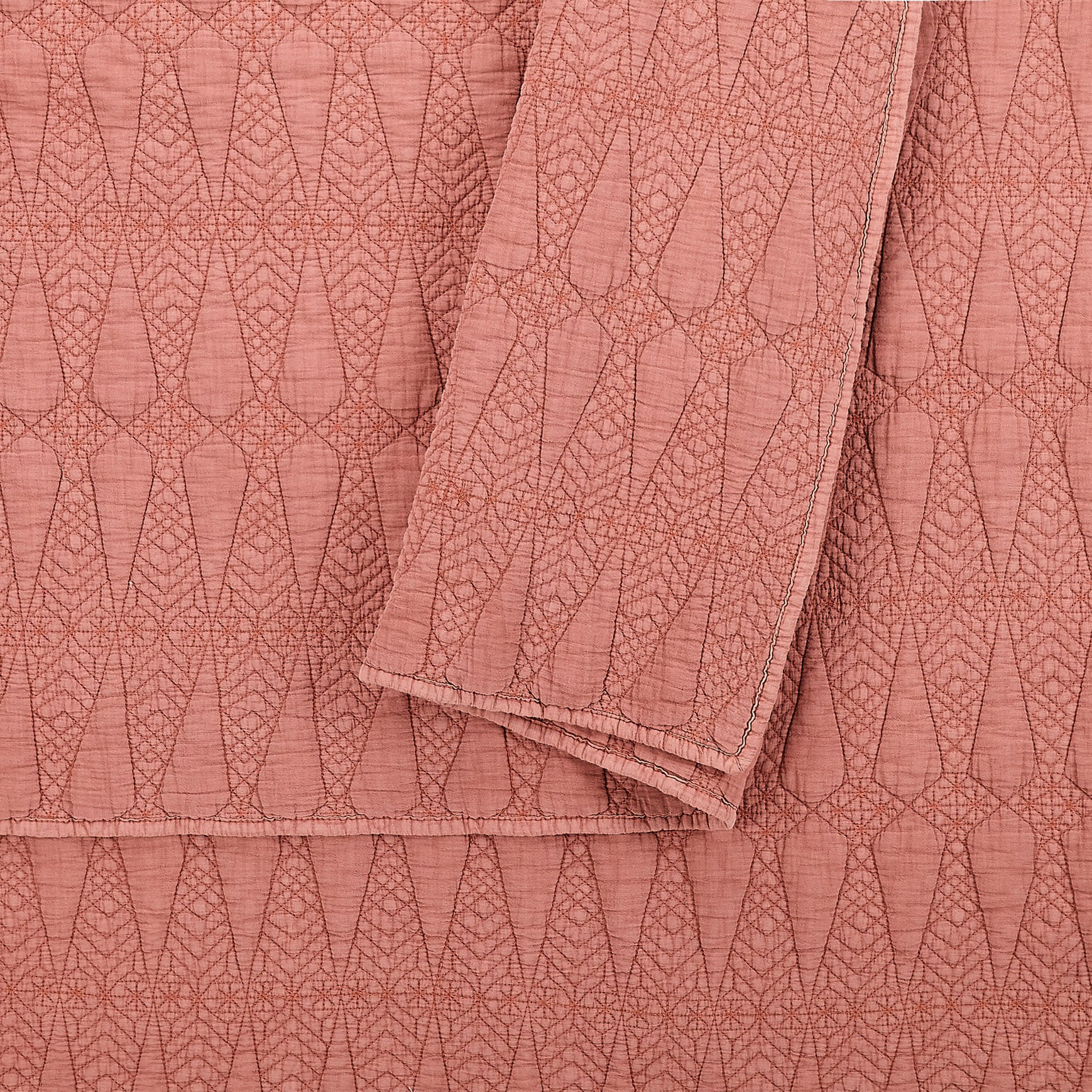 Kahelo Red Cotton Full Quilt Set with Textured Accent