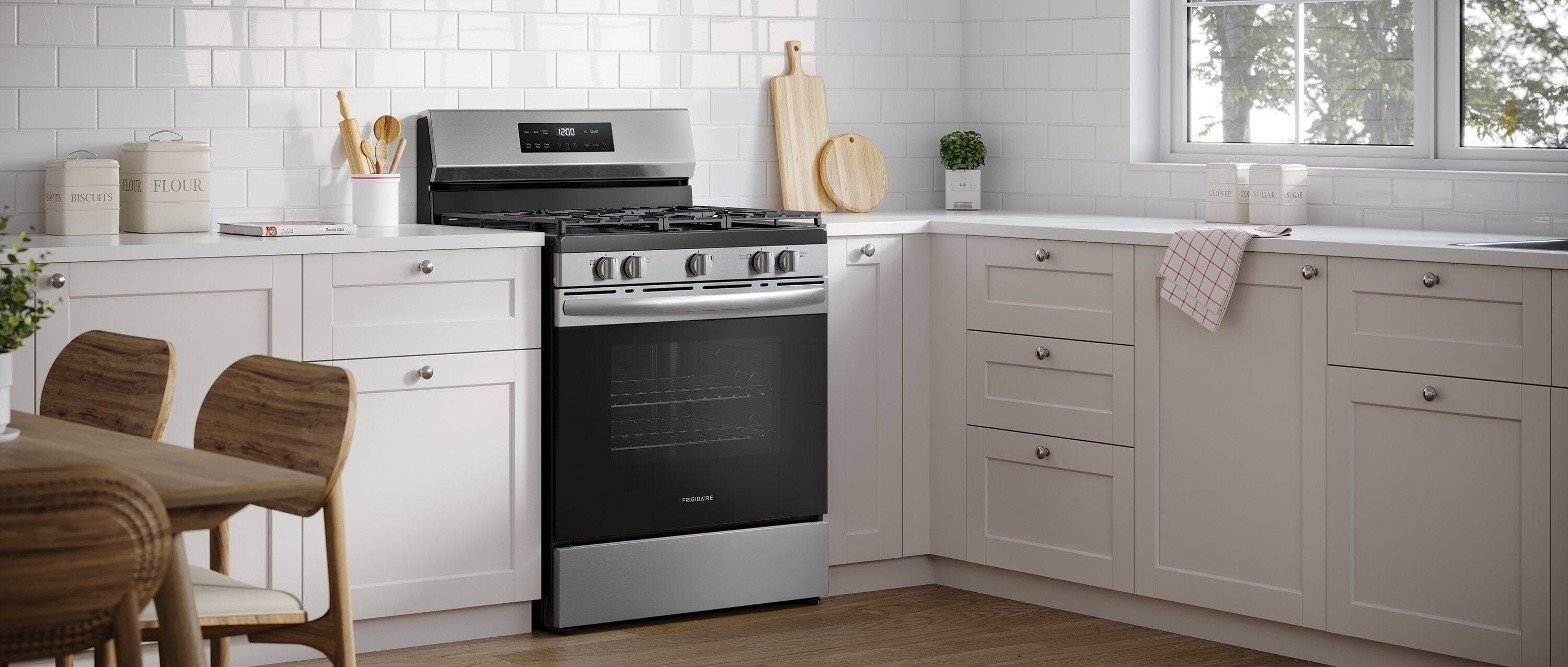 Frigidaire 30-in 5 Burners 5.1-cu ft Steam Cleaning Freestanding ...