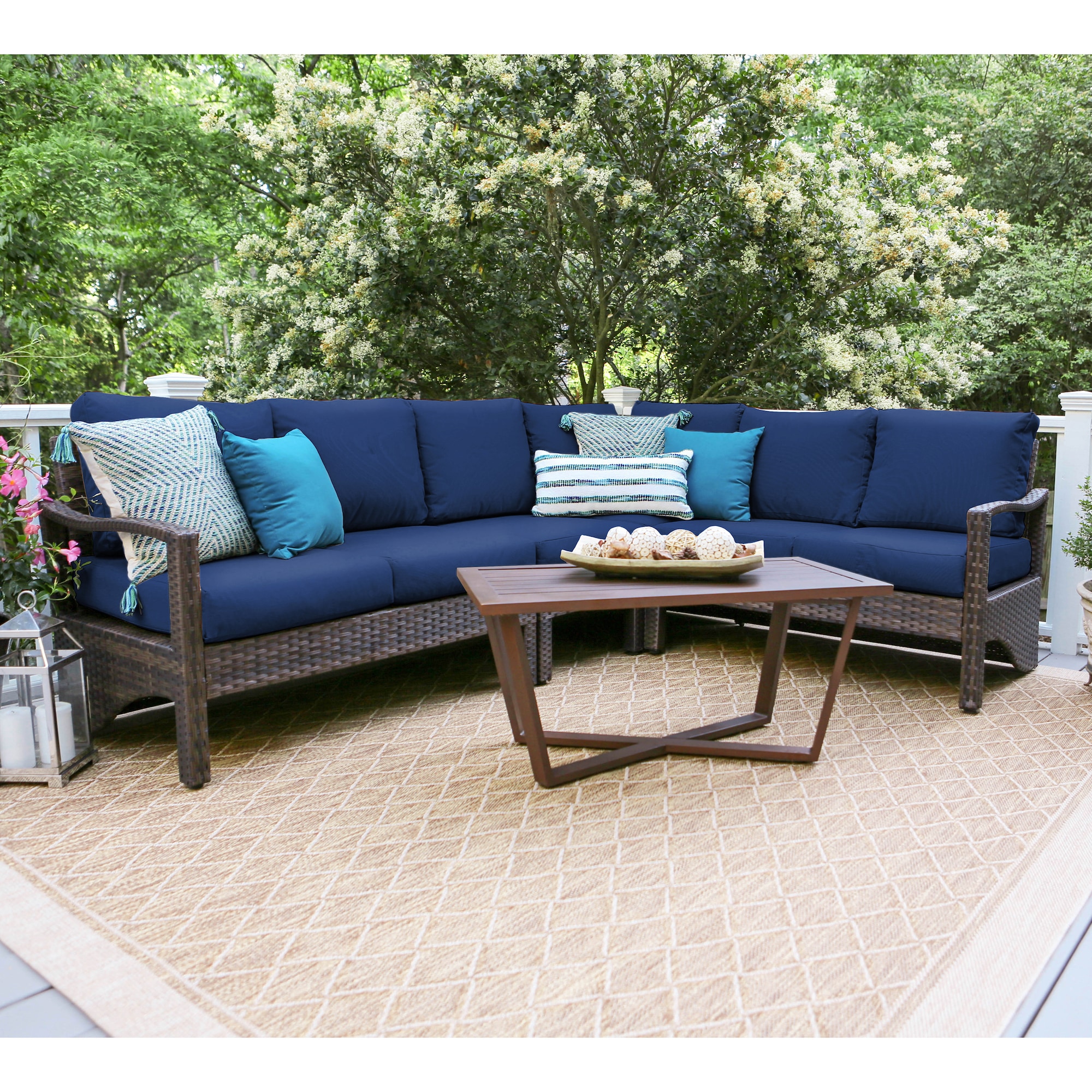 Leisure Made 437409-NVY Augusta 5-Piece Wicker Patio Conversation Set with Blue Cushions
