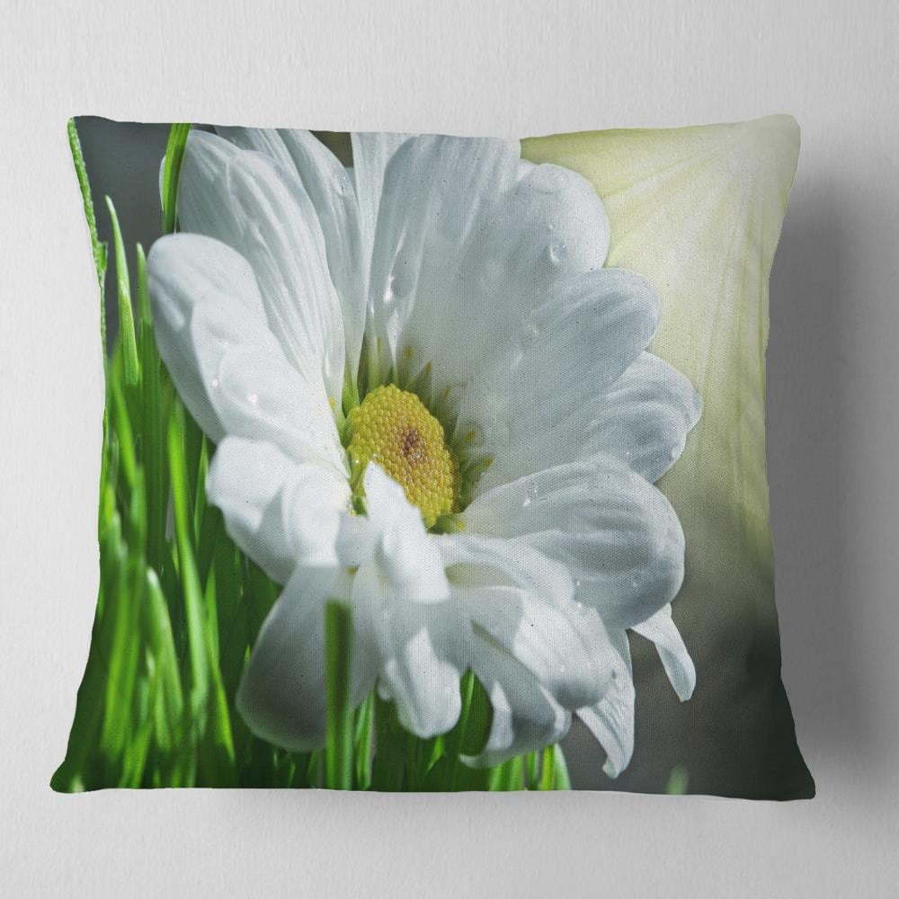 Designart CU12538-18-18 18-in x 18-in White Square Indoor Decorative Pillow