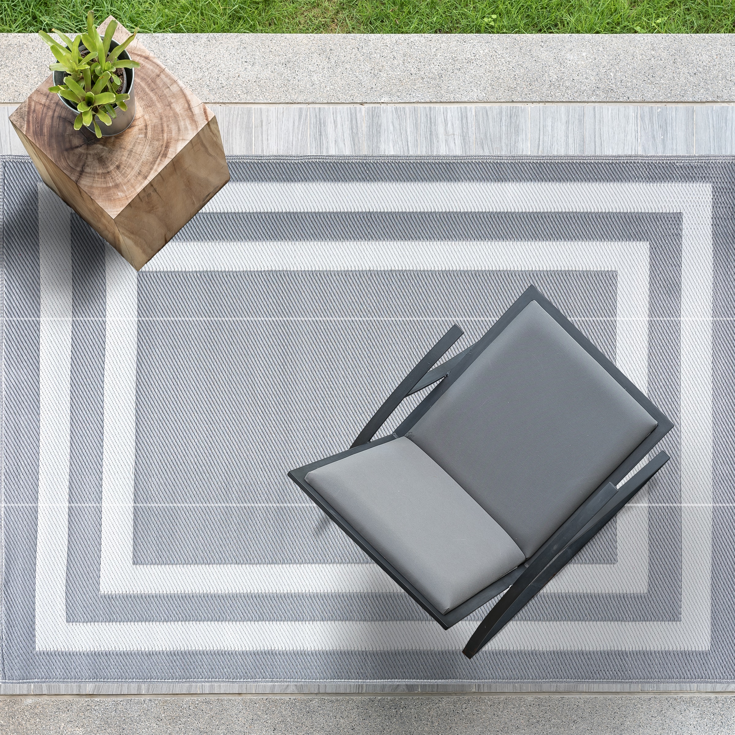 Playa Rug PLY-F-PRS-GW-5X7 5 x 7 (ft) Knotted Polypropylene Paris-GrayWhite Rectangular Indoor/Outdoor Border Area rug