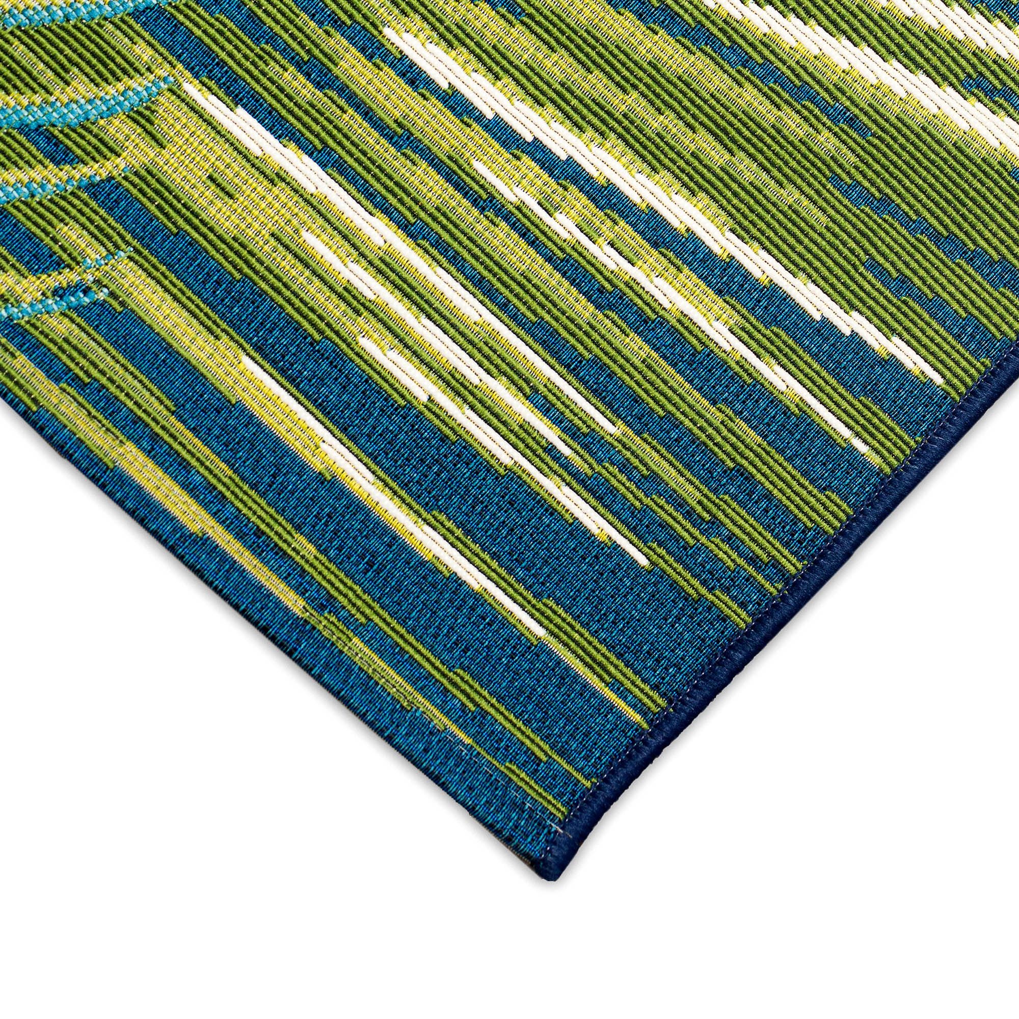Coastal Charm Blue Synthetic 5' x 7' Reversible Indoor/Outdoor Rug