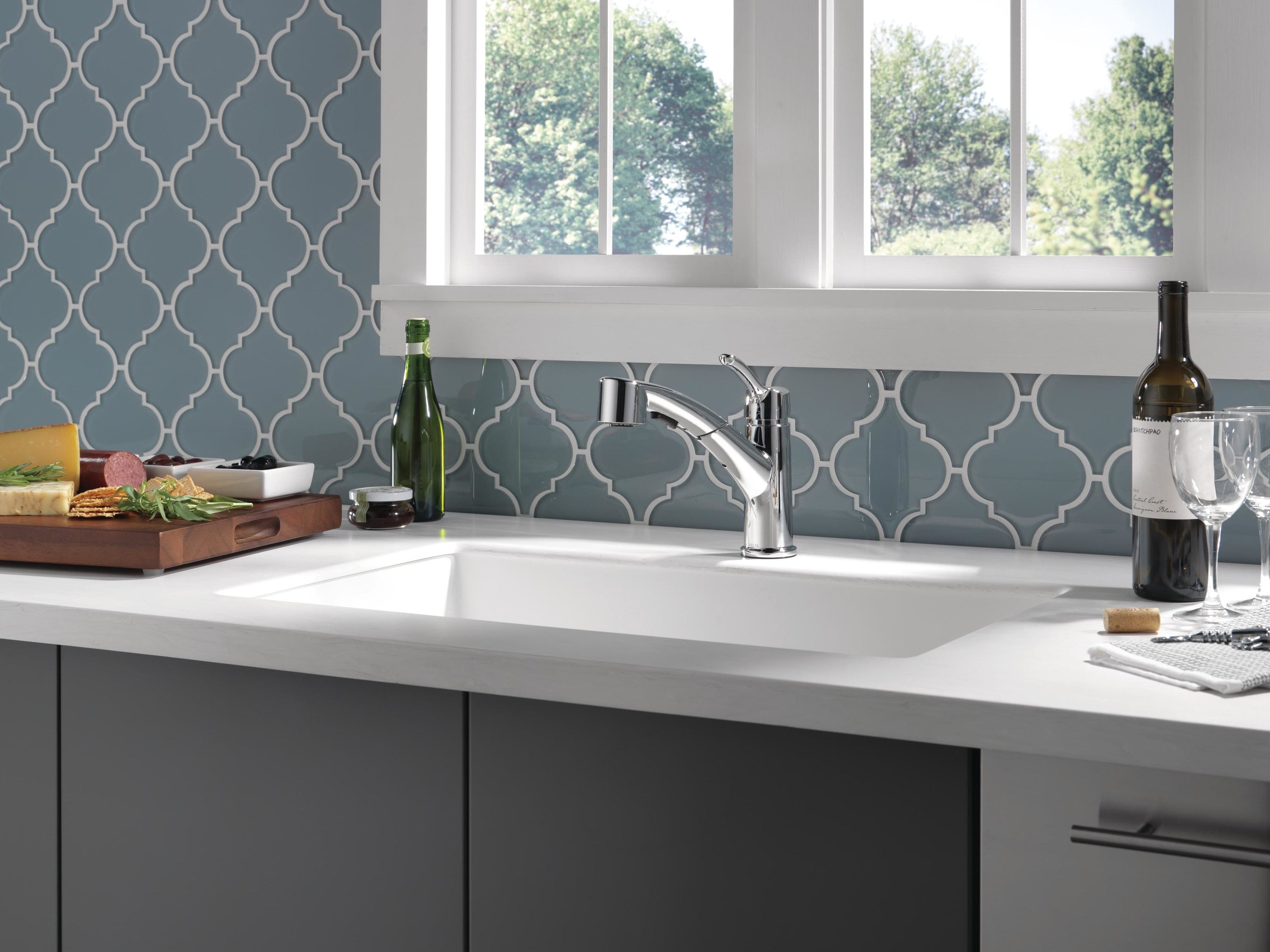 Chrome Single Handle Pull-Out Sprayer Kitchen Faucet