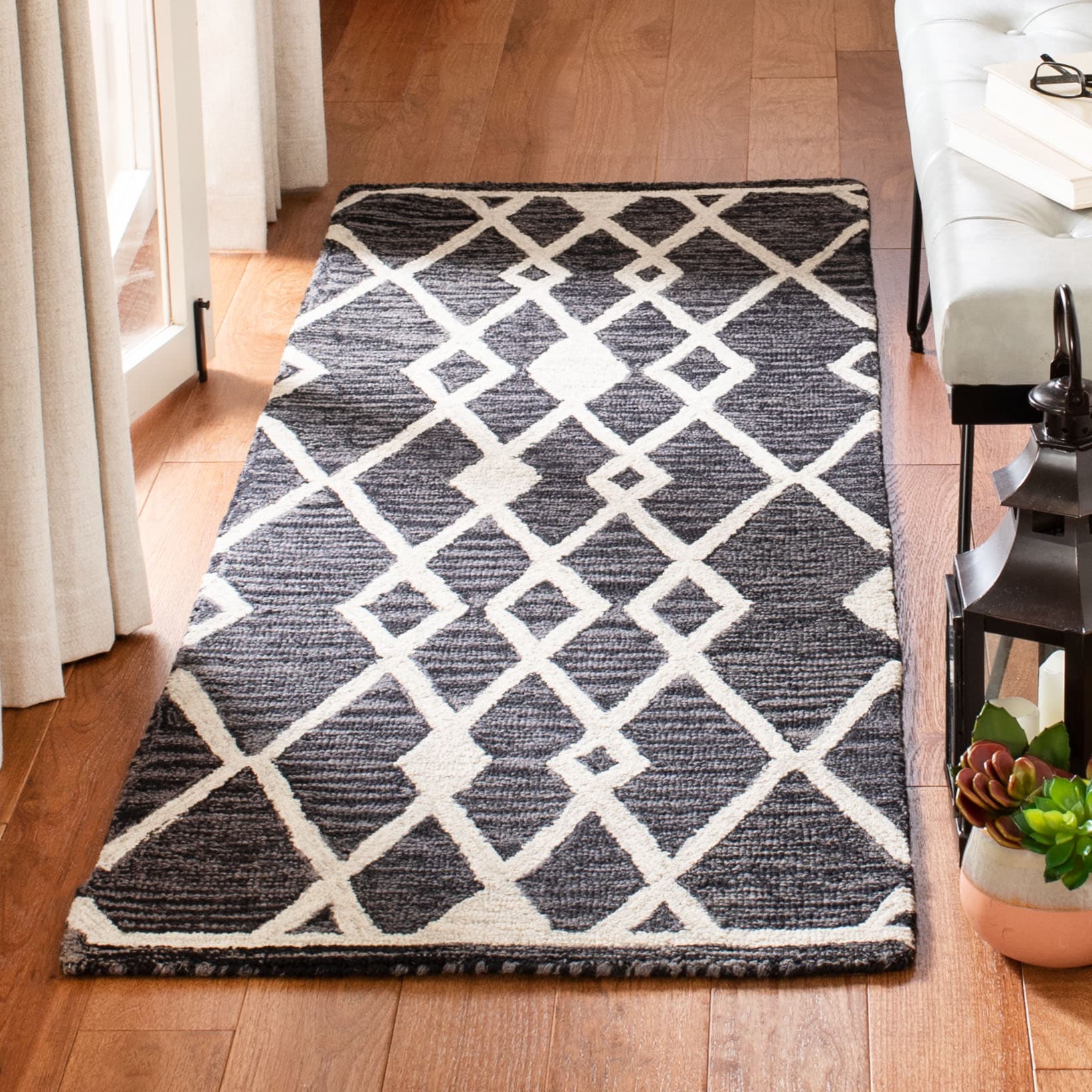  Micro-Loop 157 Charcoal/Ivory Bohemian 2ft-6in x 9ft Runner Rug