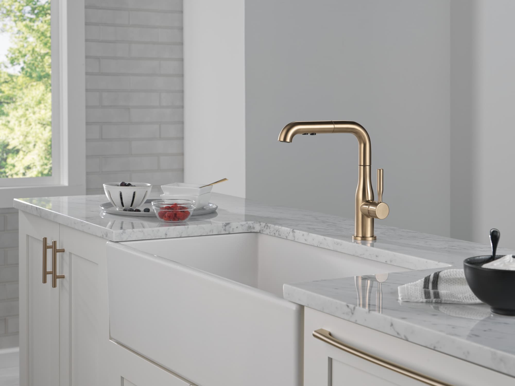 Delta 16943-CZ-DST Kitchen-Faucets - View #2