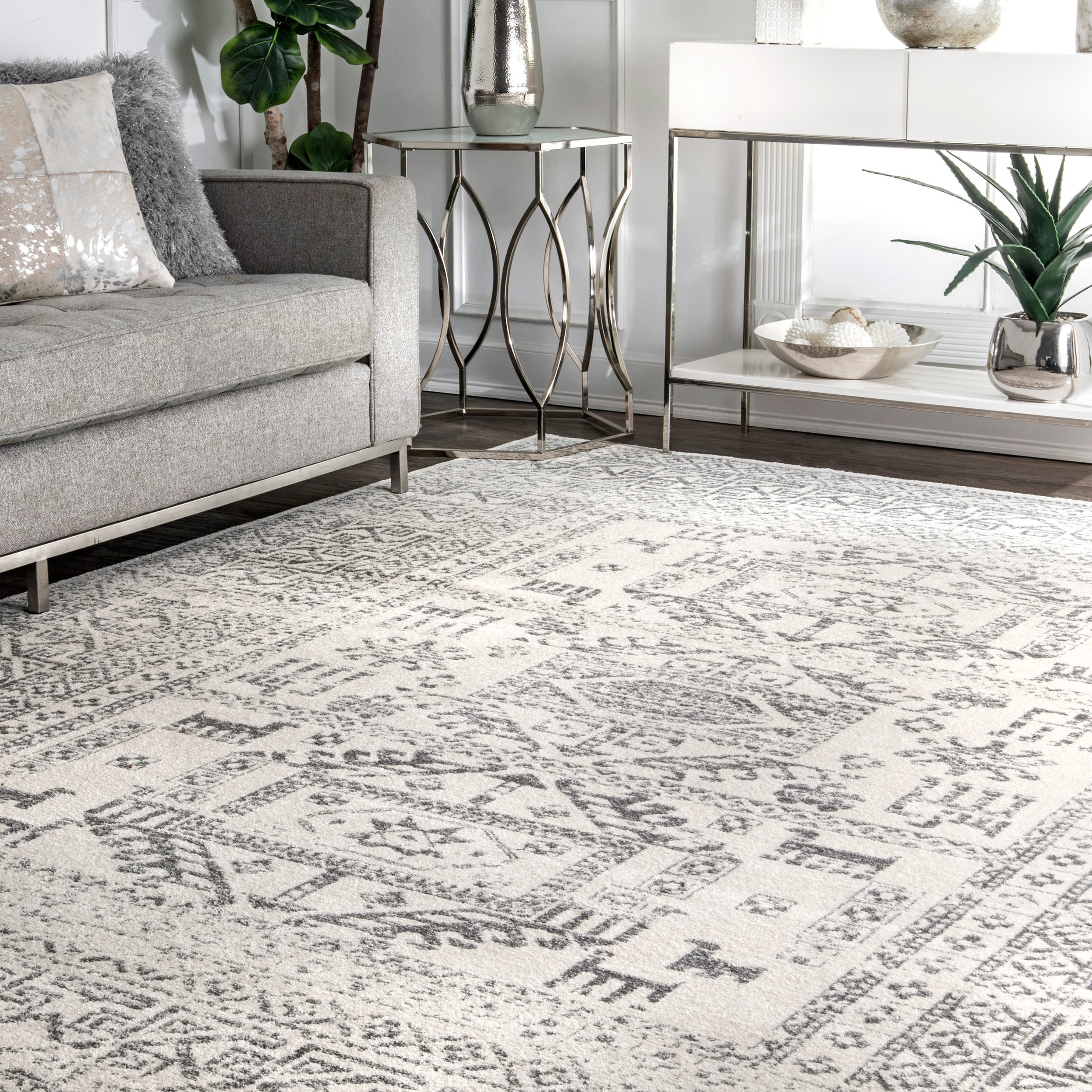 Gray 5' x 7' Reversible Synthetic Area Rug