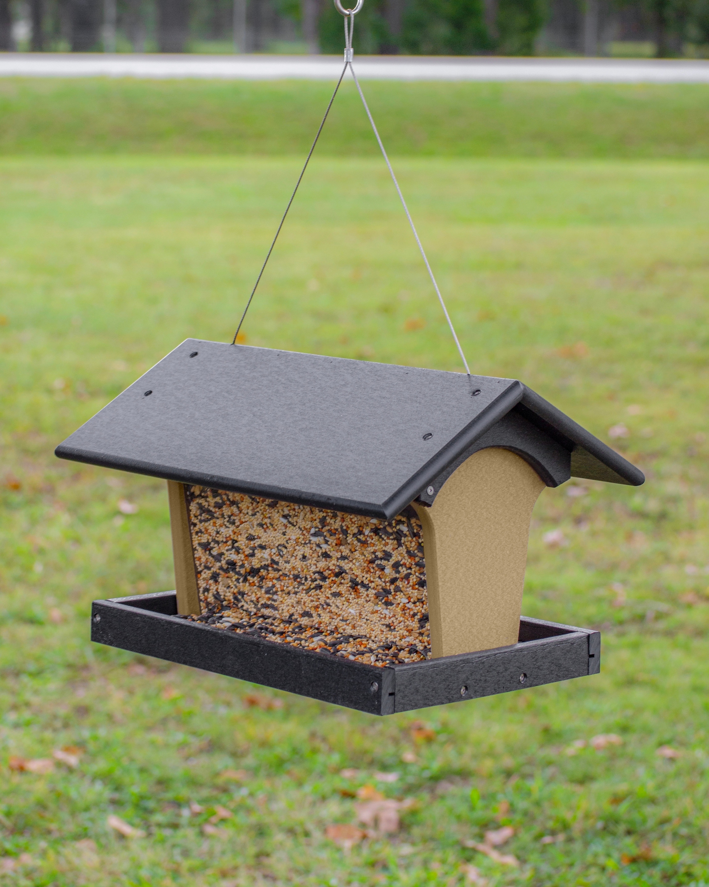 American Furniture Classics Poly Recycled poly-lumber Hanging/Post-mount Squirrel-Resistant Platform Bird feeder - 1-lb