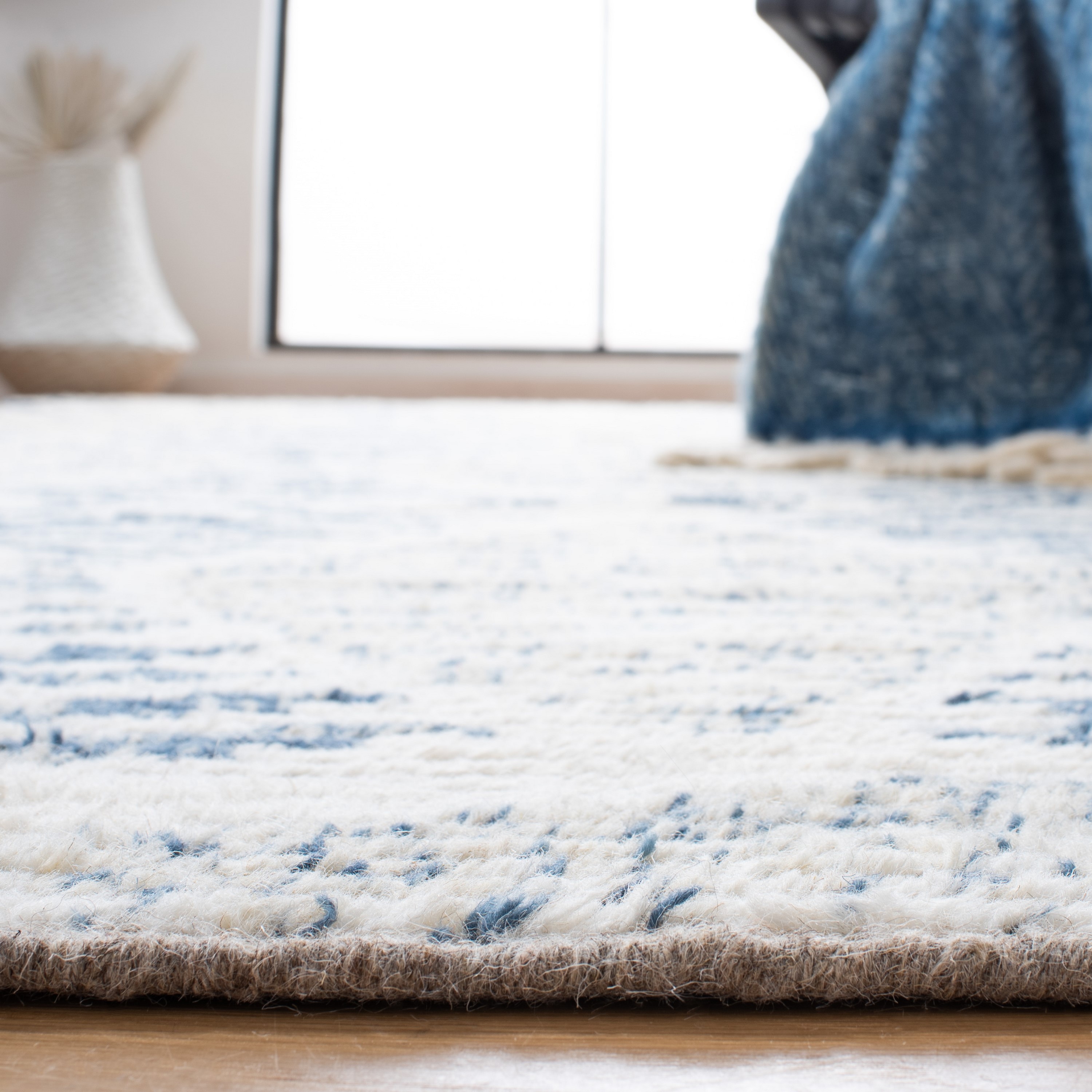Kenya Blue and Ivory Hand-Knotted Wool 8' x 10' Area Rug