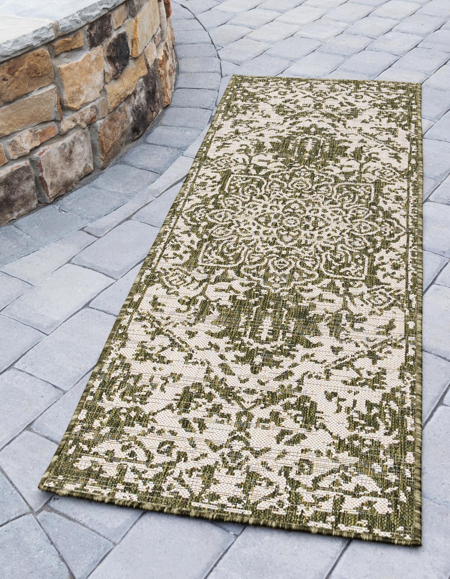 Unique Loom 3152274 Jill Zarin Outdoor 2 x 6 (ft) Loomed Polypropylene Green Rectangular Indoor/Outdoor Medallion Runner rug