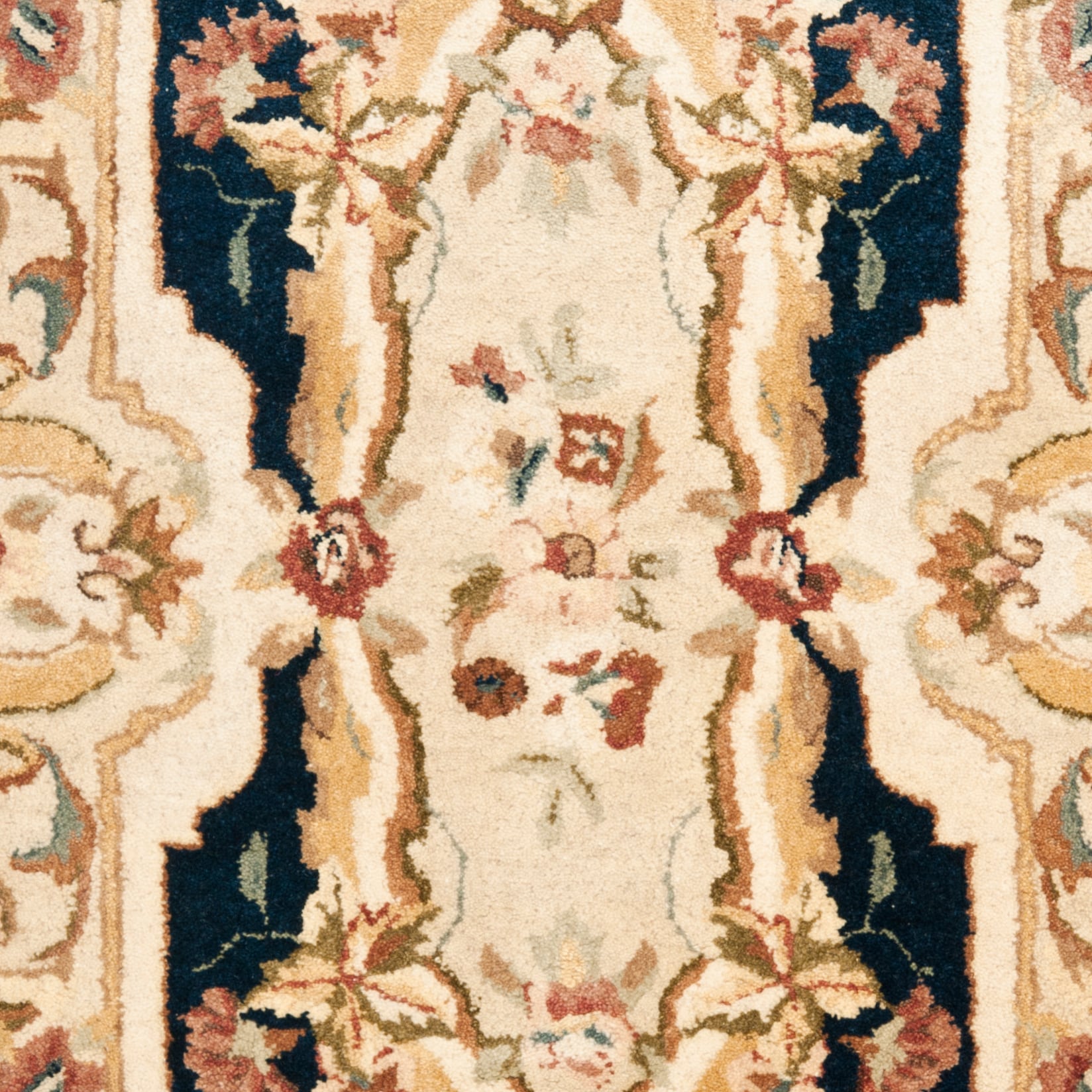 Safavieh EM824B-3 rugs - View #5