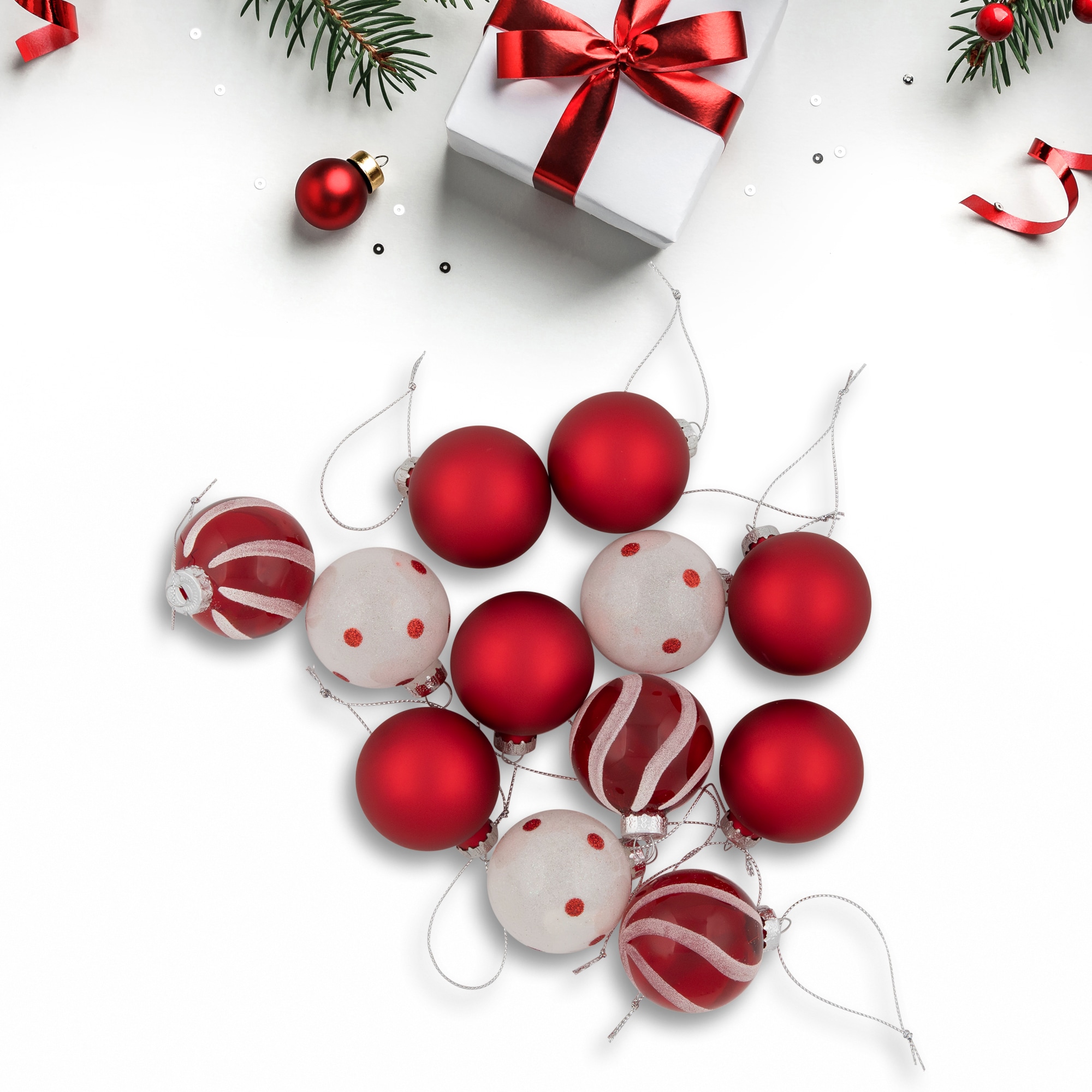 Northlight 32608036 12 -Pack Red Standard Indoor Ornament set