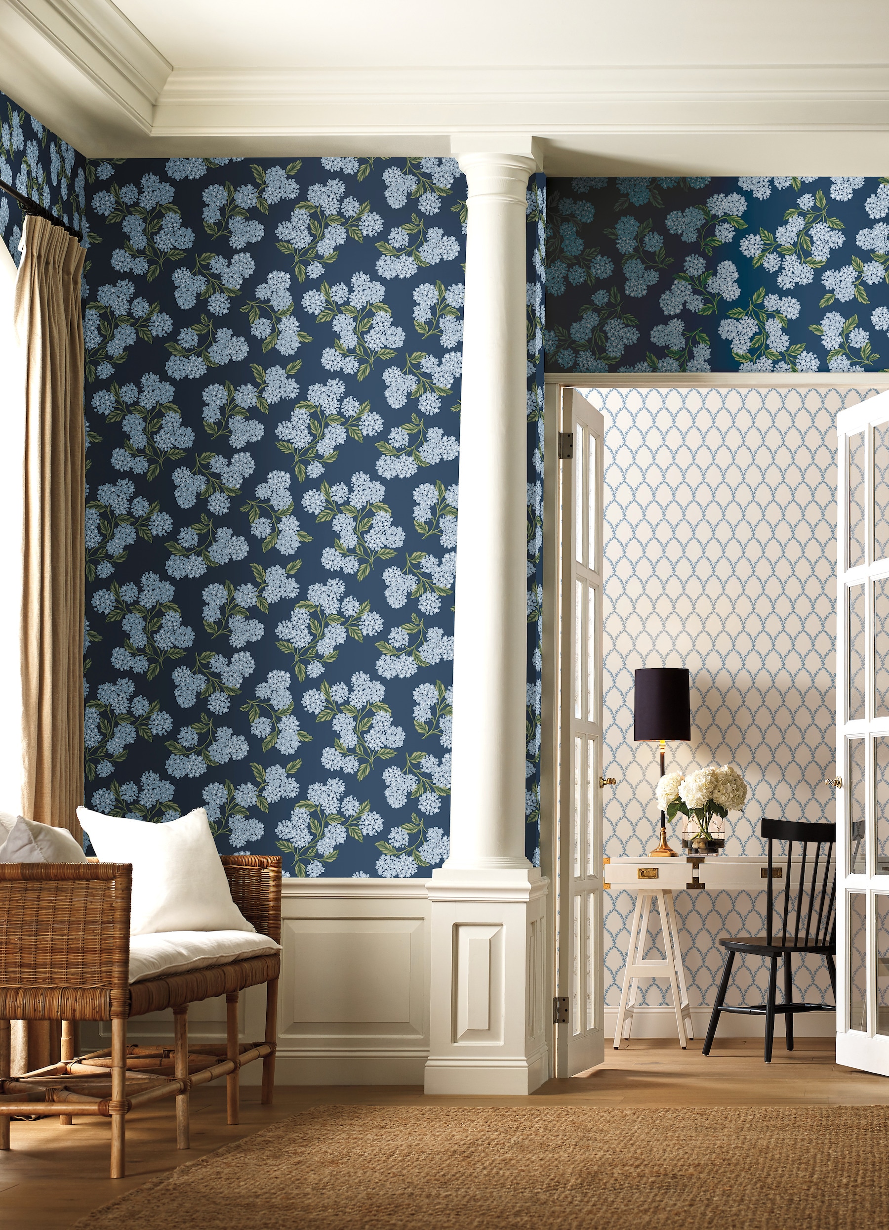 Rifle Paper RI5142 60.8-Sq. Feet Navy Non-woven Ivy/Vines Unpasted Wallpaper