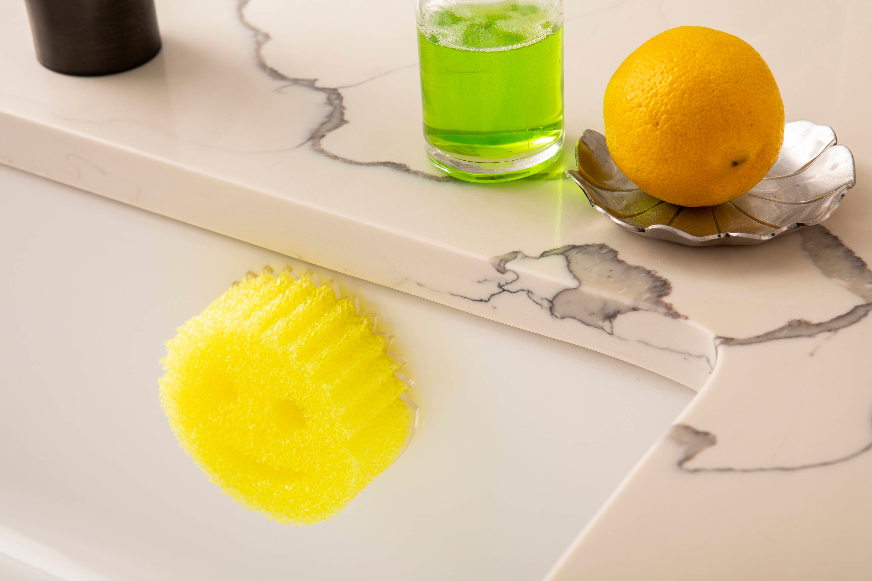 Scrub Daddy Colors 6ct + Daddy Caddy - Scratch-Free Multipurpose Dish  Sponge + Sponge Holder - BPA Free & Made with Polymer Foam - Stain & Odor