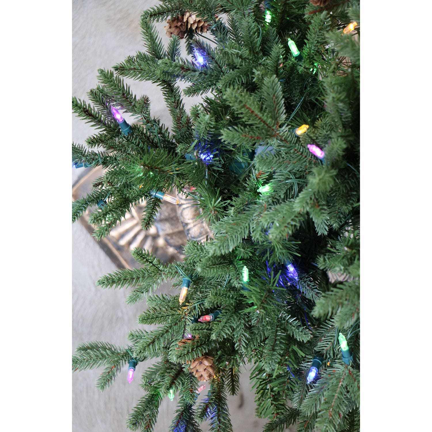 Fraser Hill Farm FFNF056-6GRB Artificial-Christmas-Trees - View #10