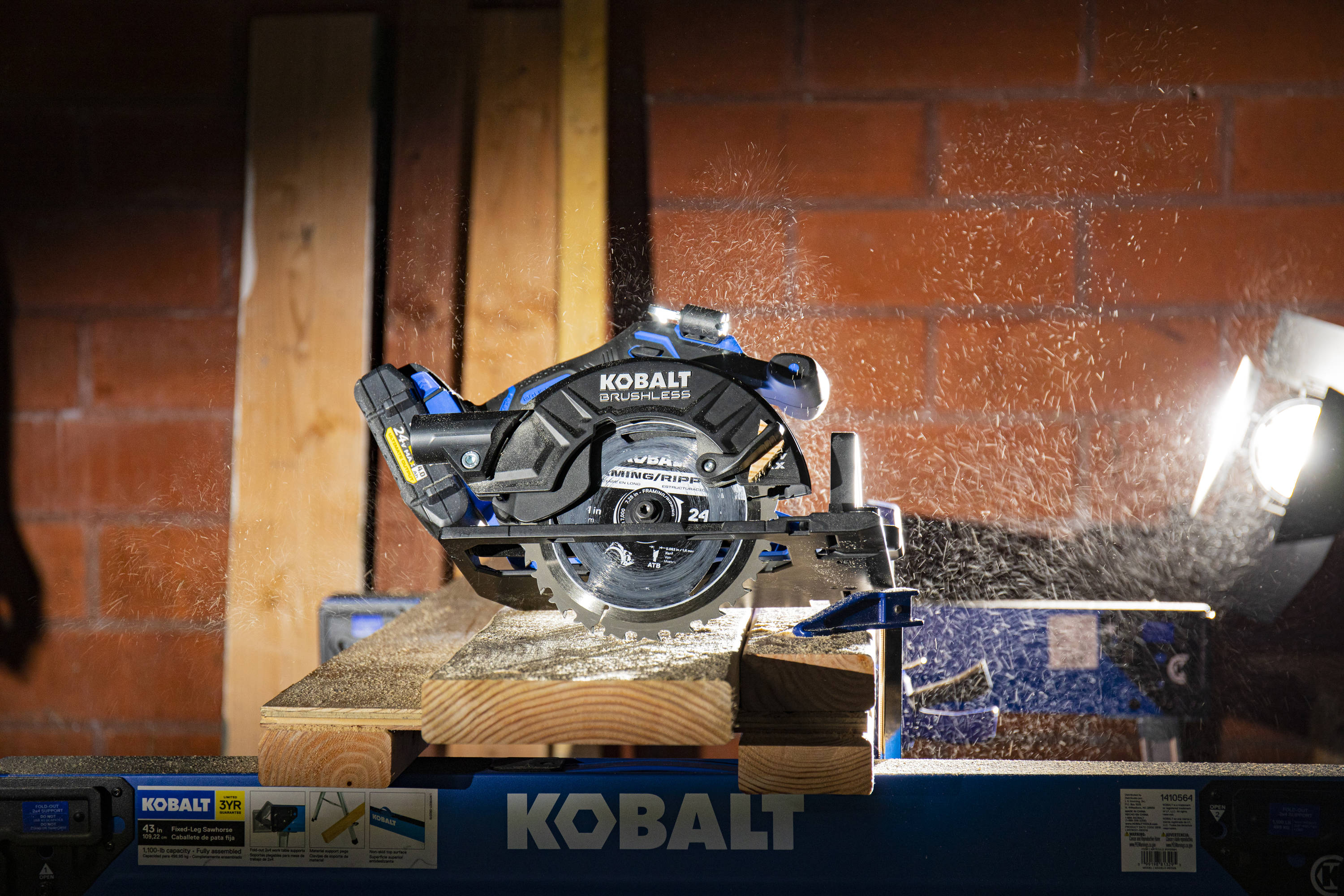 Kobalt XTR 24 volt 7 1 4 in Brushless Cordless Circular Saw Bare