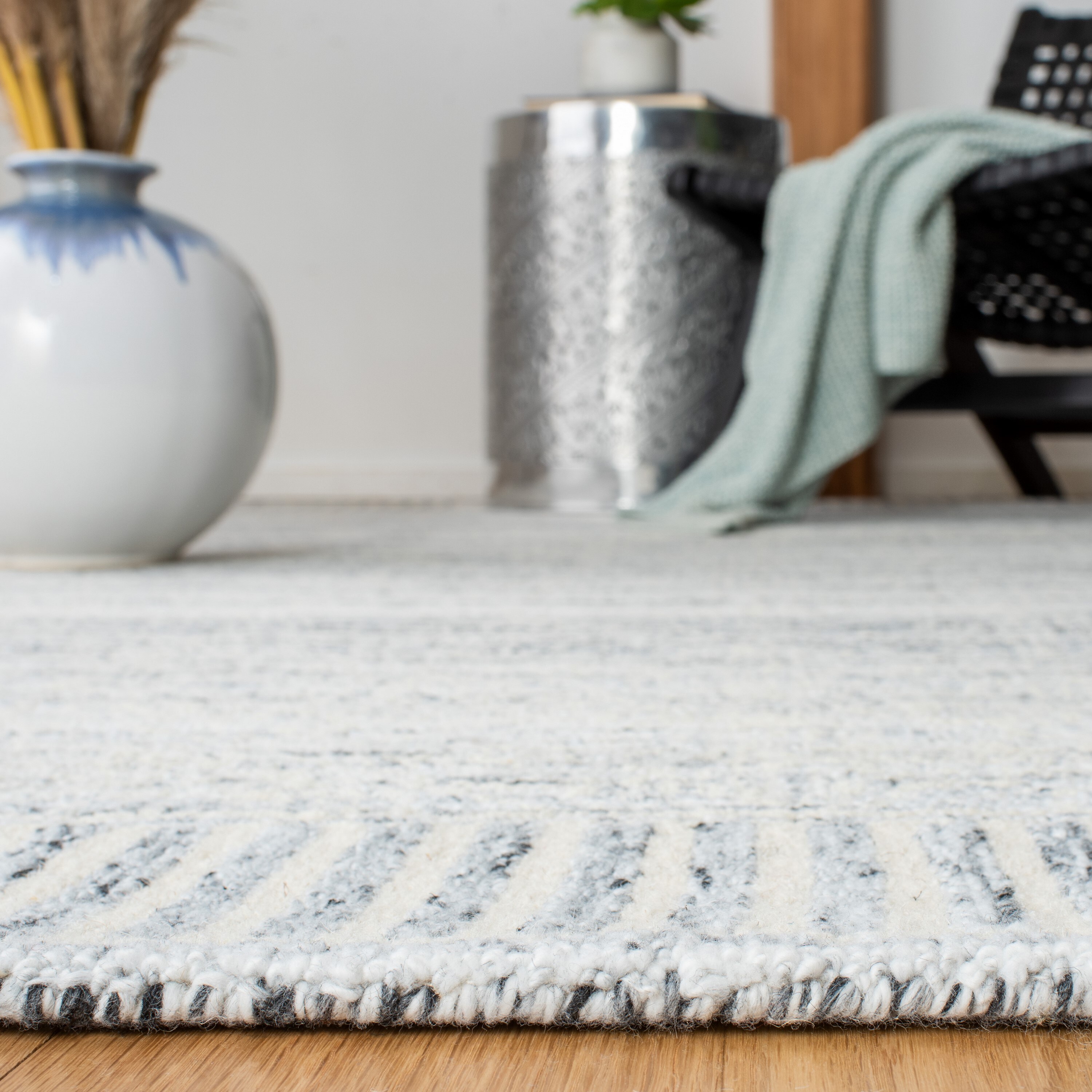 Gray Hand-Tufted Wool and Synthetic 9' x 12' Area Rug