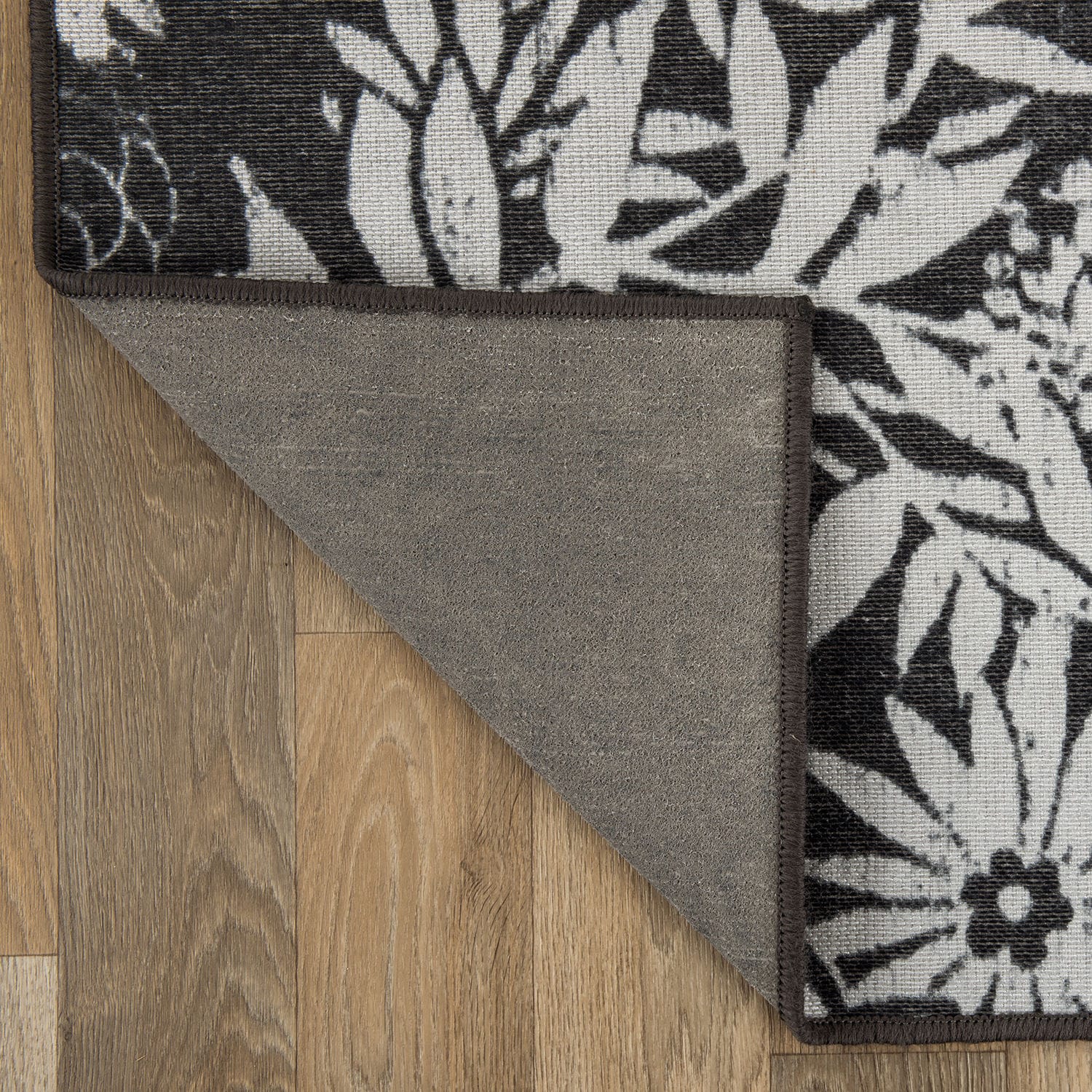 Gray and White Floral Synthetic 5' x 7' Indoor/Outdoor Area Rug