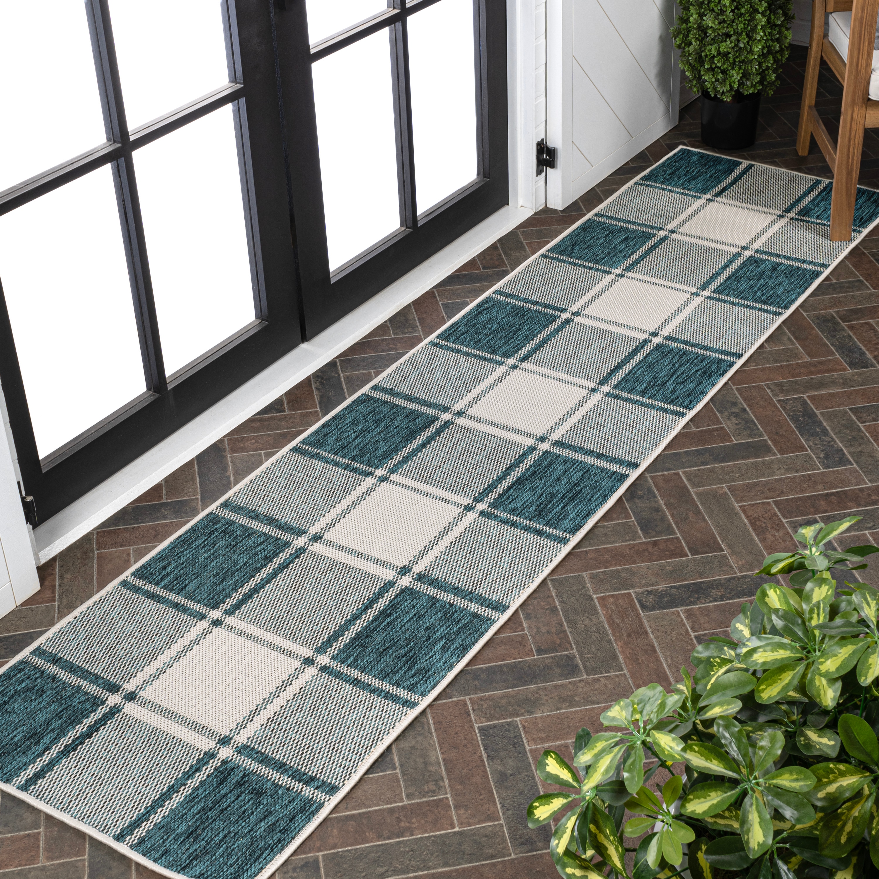 JONATHAN  Y TSN203E-28 TUSCAN SUN Sabine Bold Gingham 2 x 8 (ft) Loomed Polypropylene Turquoise/Cream Rectangular Indoor/Outdoor Geometric Farmhouse/Cottage Runner rug