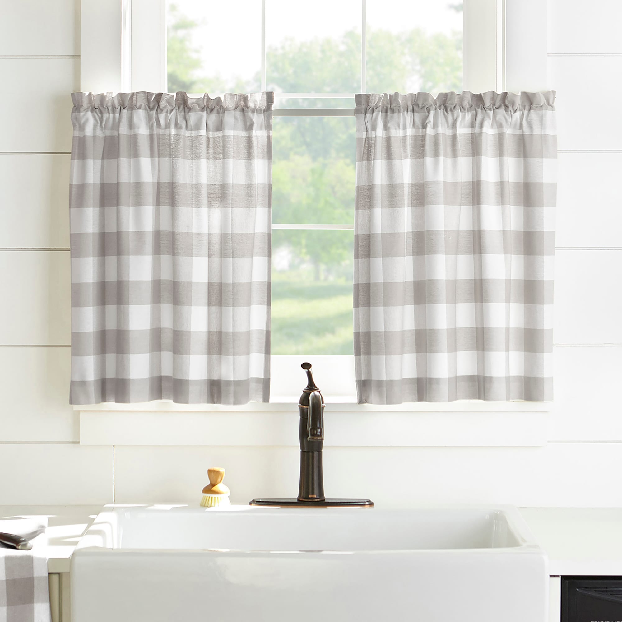 Elrene Home Fashions 026865114034 36-Inches Gray/White Plaid Semi-sheer Rod pocket Curtain panel pair
