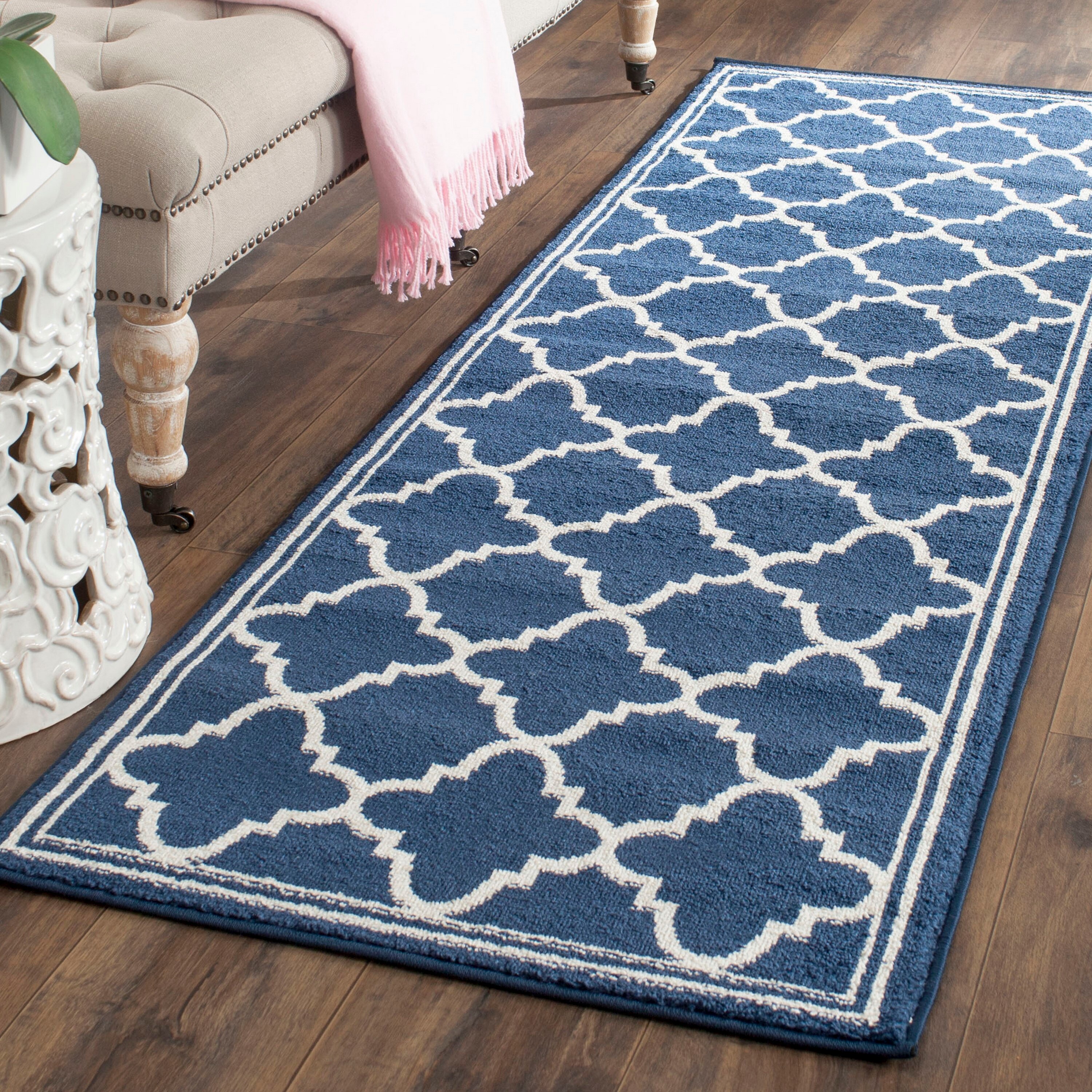 Safavieh AMT422P-27 Amherst Kelly 2 x 7 (ft) Loomed Synthetic Navy/Beige Rectangular Indoor/Outdoor Geometric Runner rug