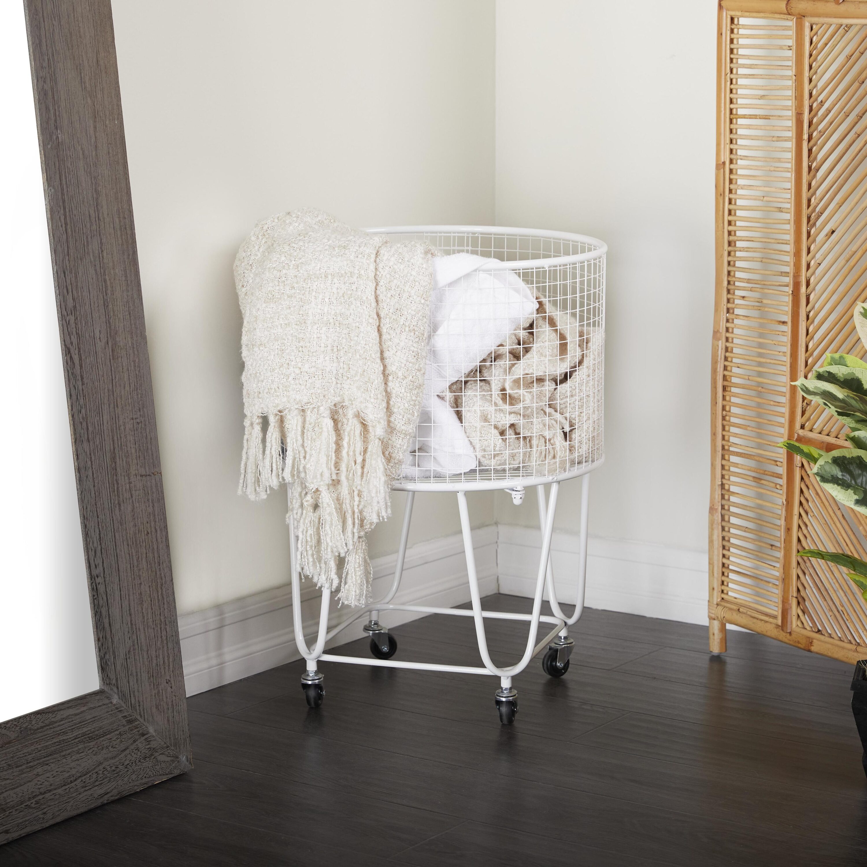 Grayson Lane 31624 White Metal Laundry Cart