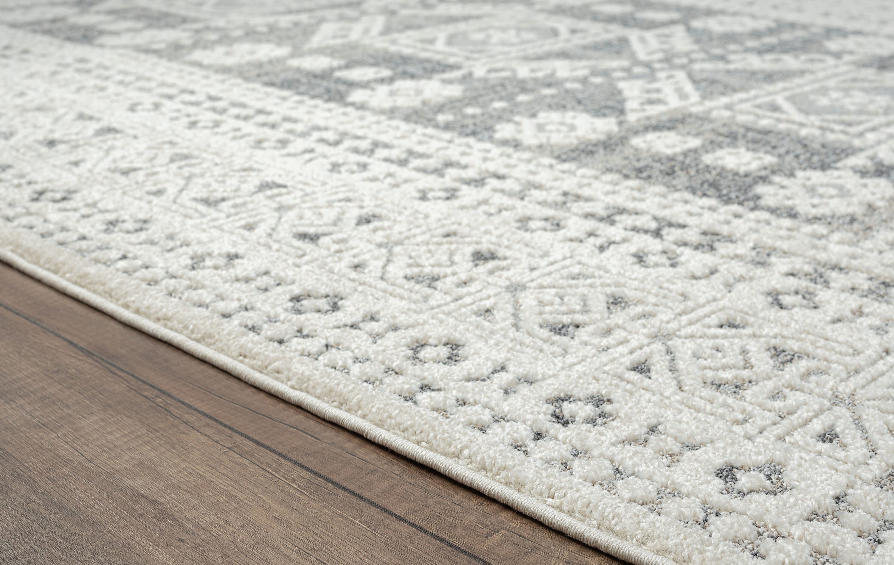 United Weavers Of America 2900 60372 88R rugs - View #4