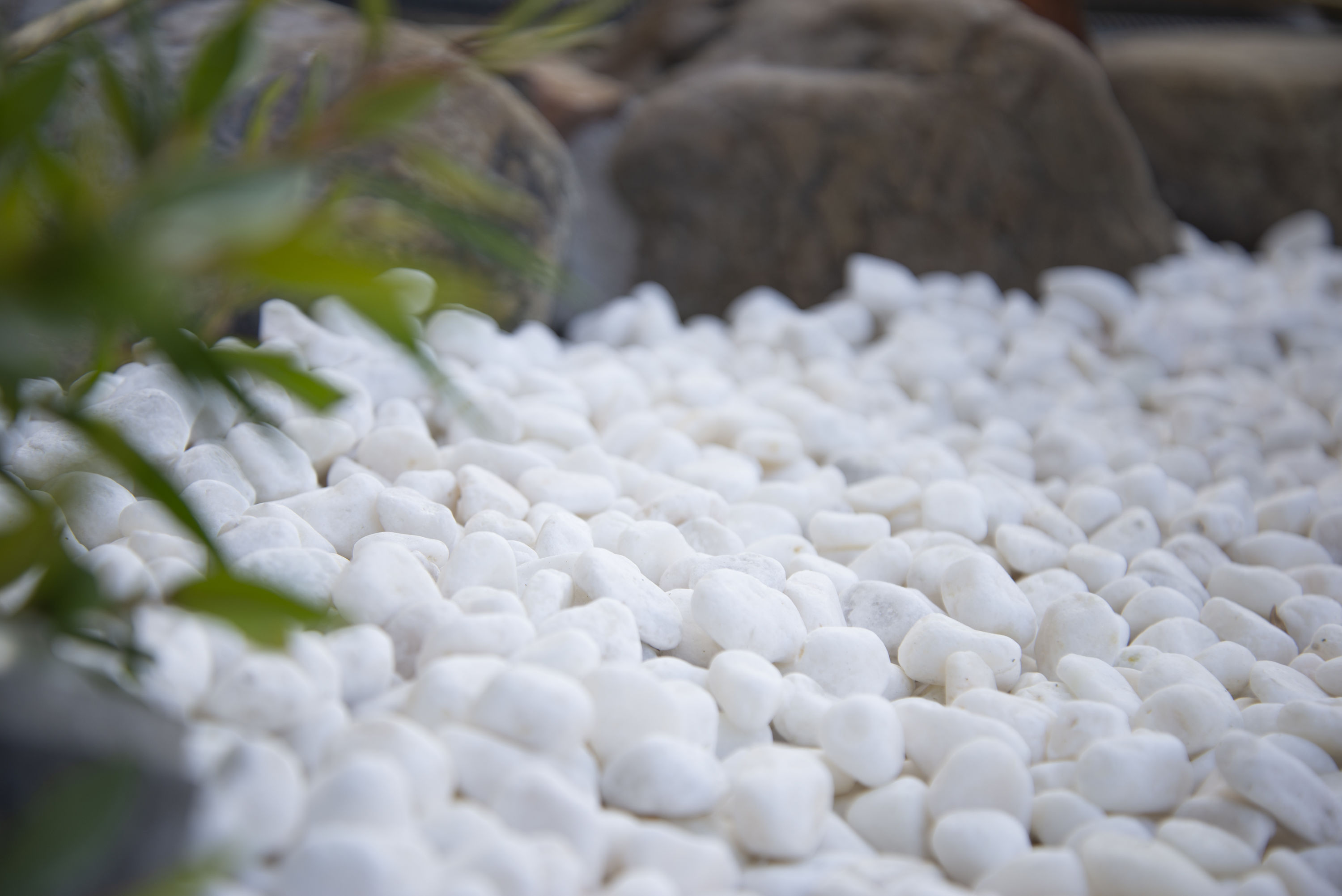 WonderLand 0.4-cu ft 30-lb White Decorative Rock