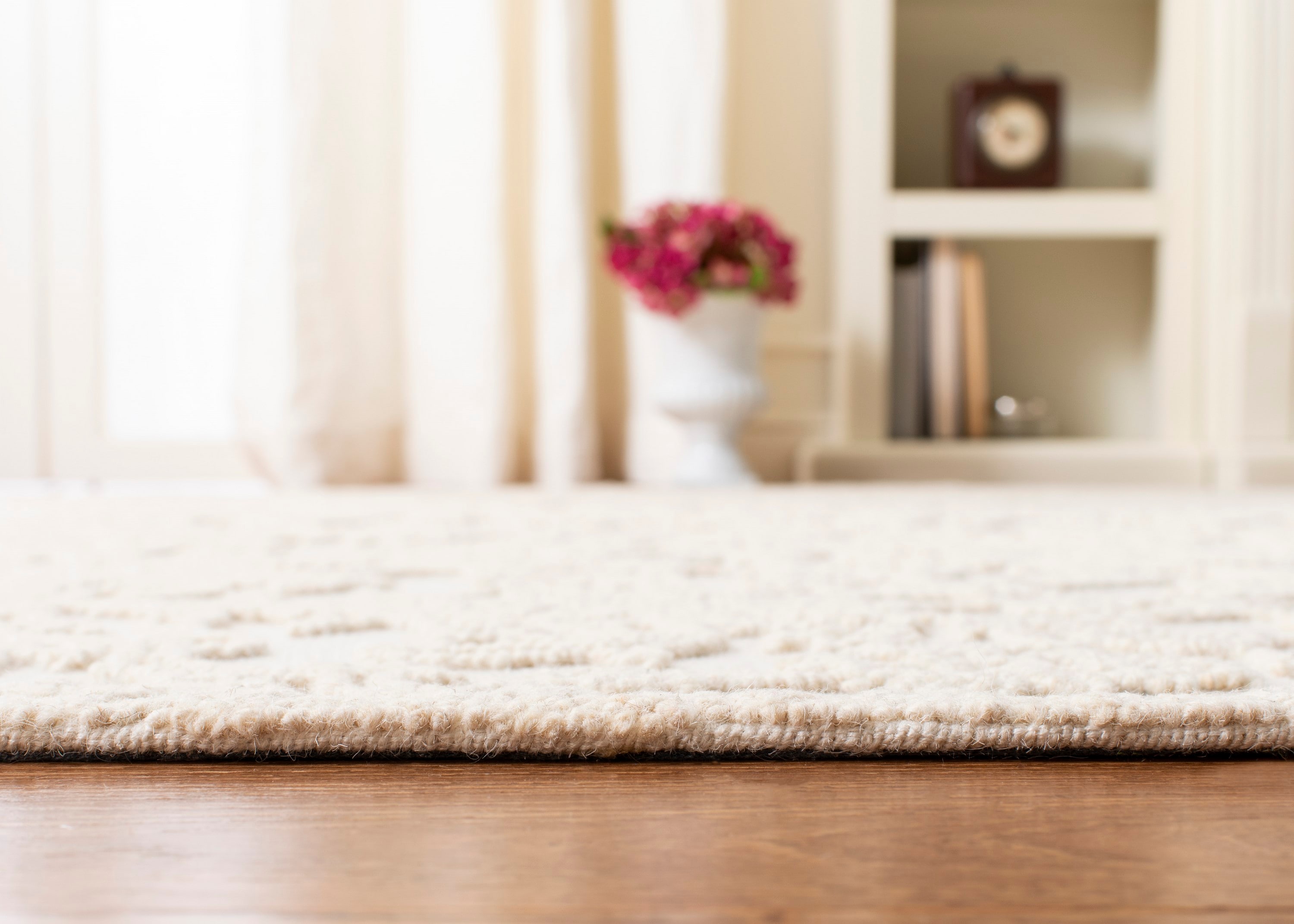 Ivory Floral Handmade Wool Round Area Rug, 6' Diameter