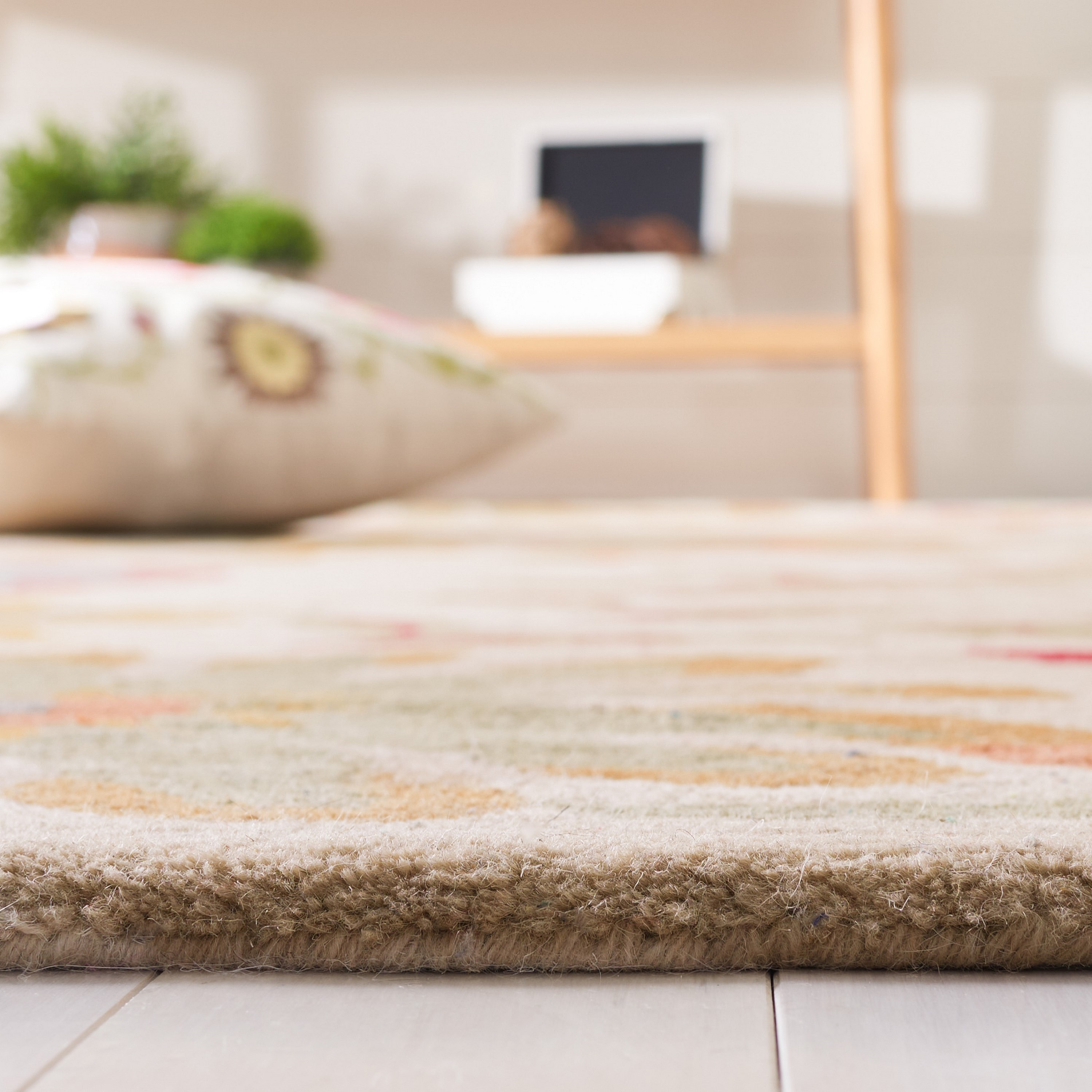 Ivory and Sage Floral Tufted Wool Area Rug, 6' x 9'
