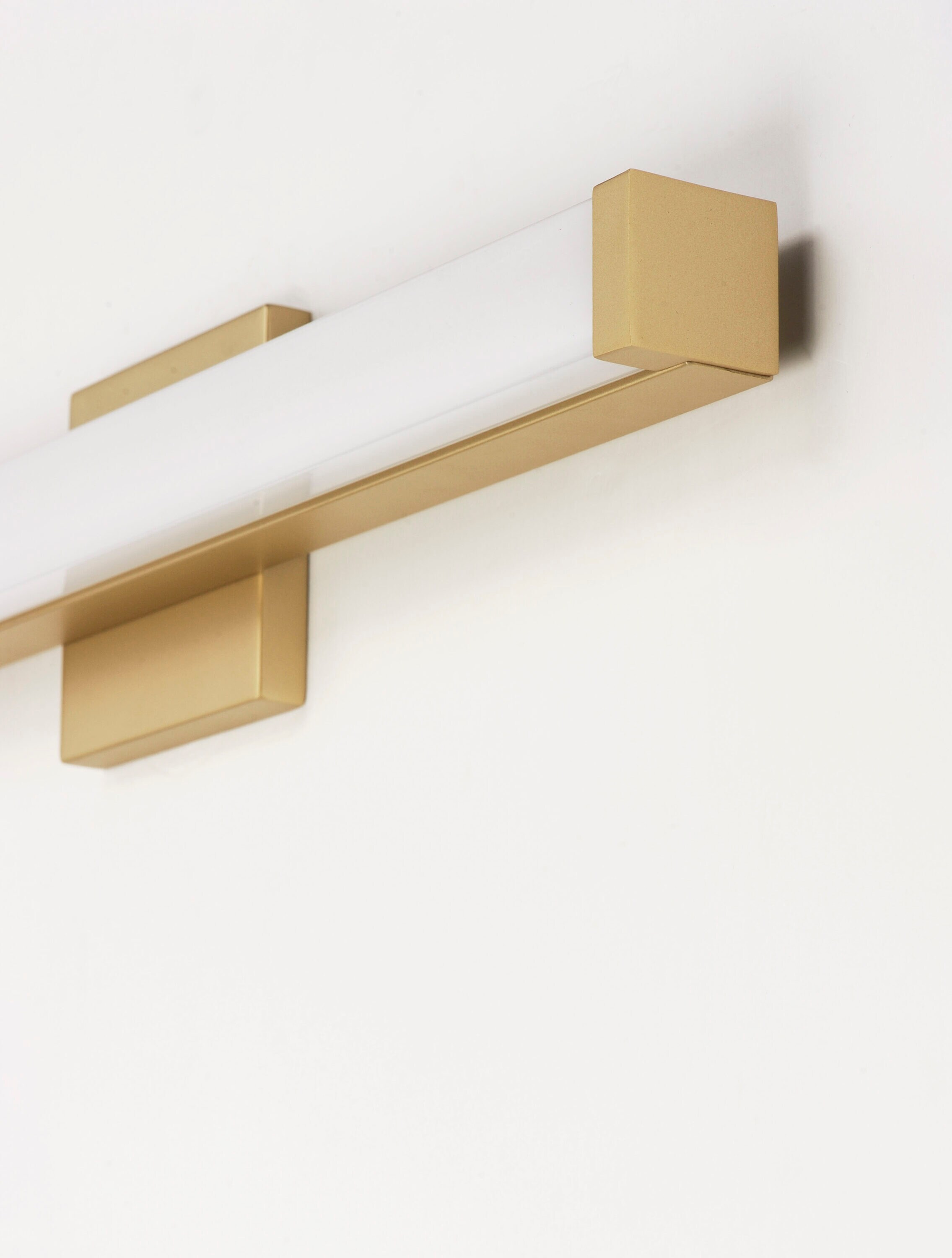Maxim Lighting 52008GLD b089995 - View #6